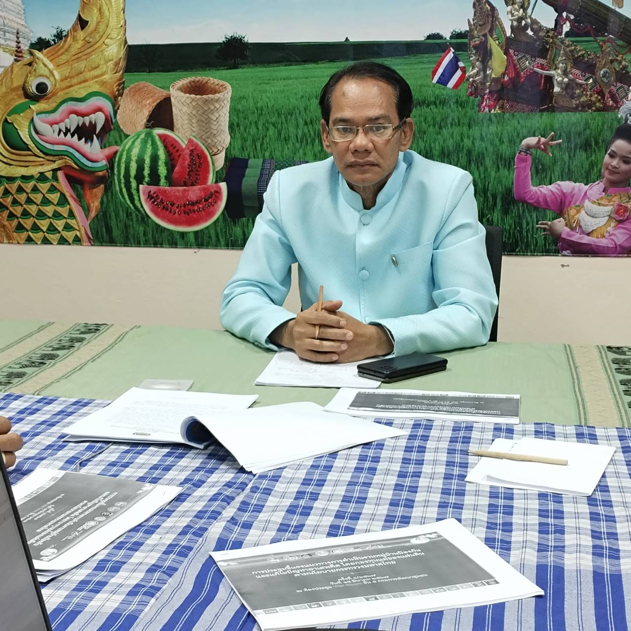 พช.ยโสธร ร่วมรับฟังการชี้แจงและซักซ้อมความเข้าใจผ่านระบบวีดิทัศน์ทางไกล (Video Conference) การขับเคลื่อนงานป้องกันและแก้ไขปัญหายาเสพติด โดยกองทุนแม่ของแผ่นดิน