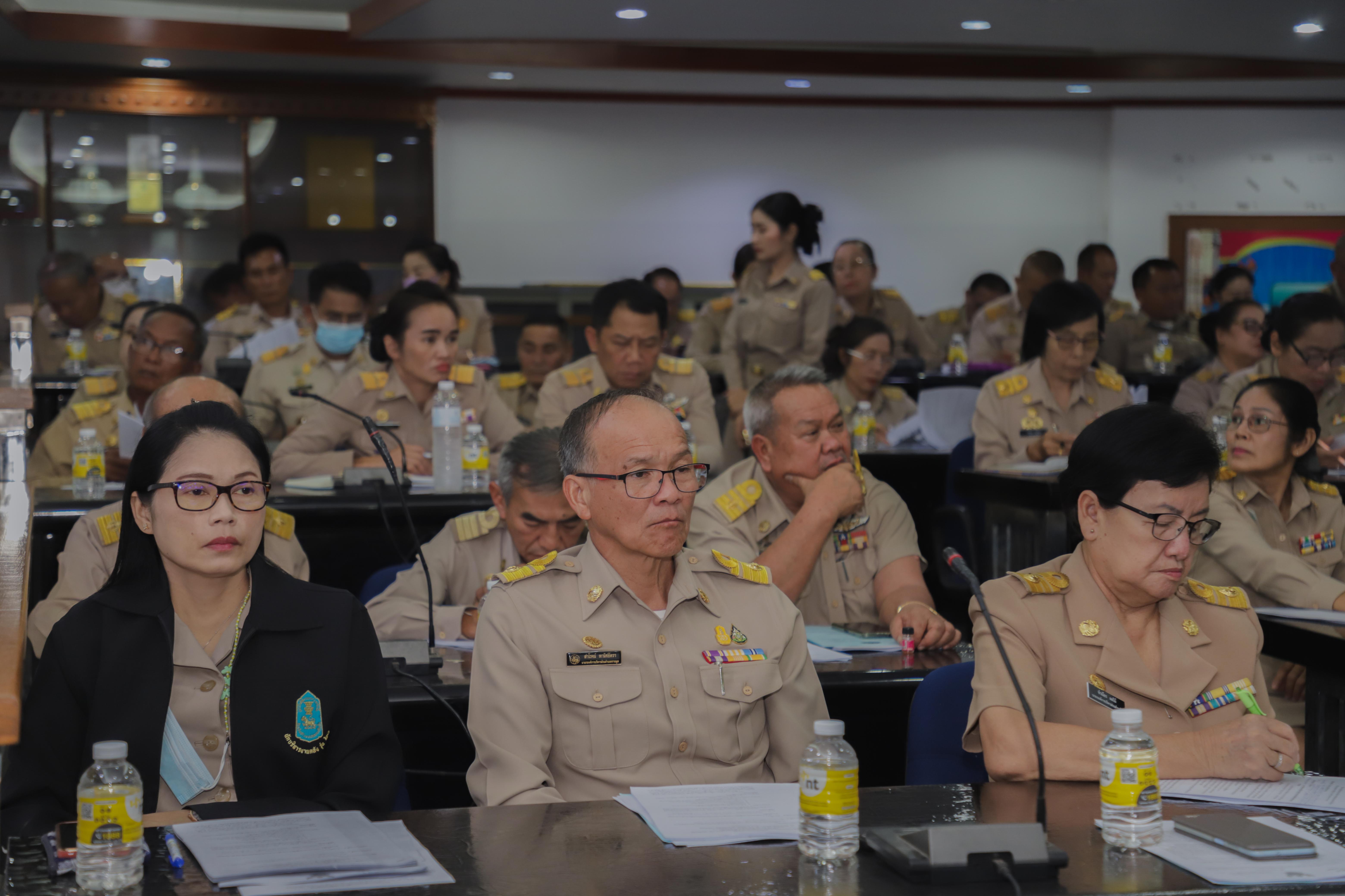 พช.ยโสธรร่วมประชุมการปฏิบัติงานตามนโยบายรัฐบาลและภารกิจสำคัญของกระทรวง กรม และจังหวัด ให้กับผู้บริหารองค์กรปกครองส่วนท้องถิ่น