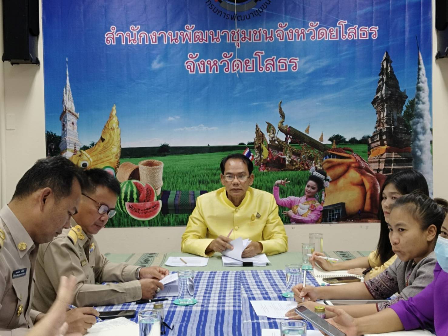 พช.ยโสธร ประชุมคณะทำงานฝ่ายเดินแบบผ้าไทยพื้นเมือง ในงานสถาปนาจังหวัดยโสธร ประจำปี 2567
