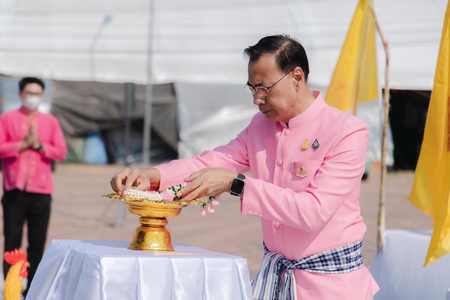 พช.ยโสธร ร่วมพิธีทำบุญตักบาตร บวงสรวงพระบรมราชานุสาวรีย์รัชกาลที่ 5 วางขันหมากเบ็ง และบวงสรวงอนุสาวรีย์พระสุนทรราชวงศา เจ้าเมืองยโสธรท่านแรก ในโอกาสวันสถาปนาจังหวัดยโสธร ครบรอบ 52 ปี