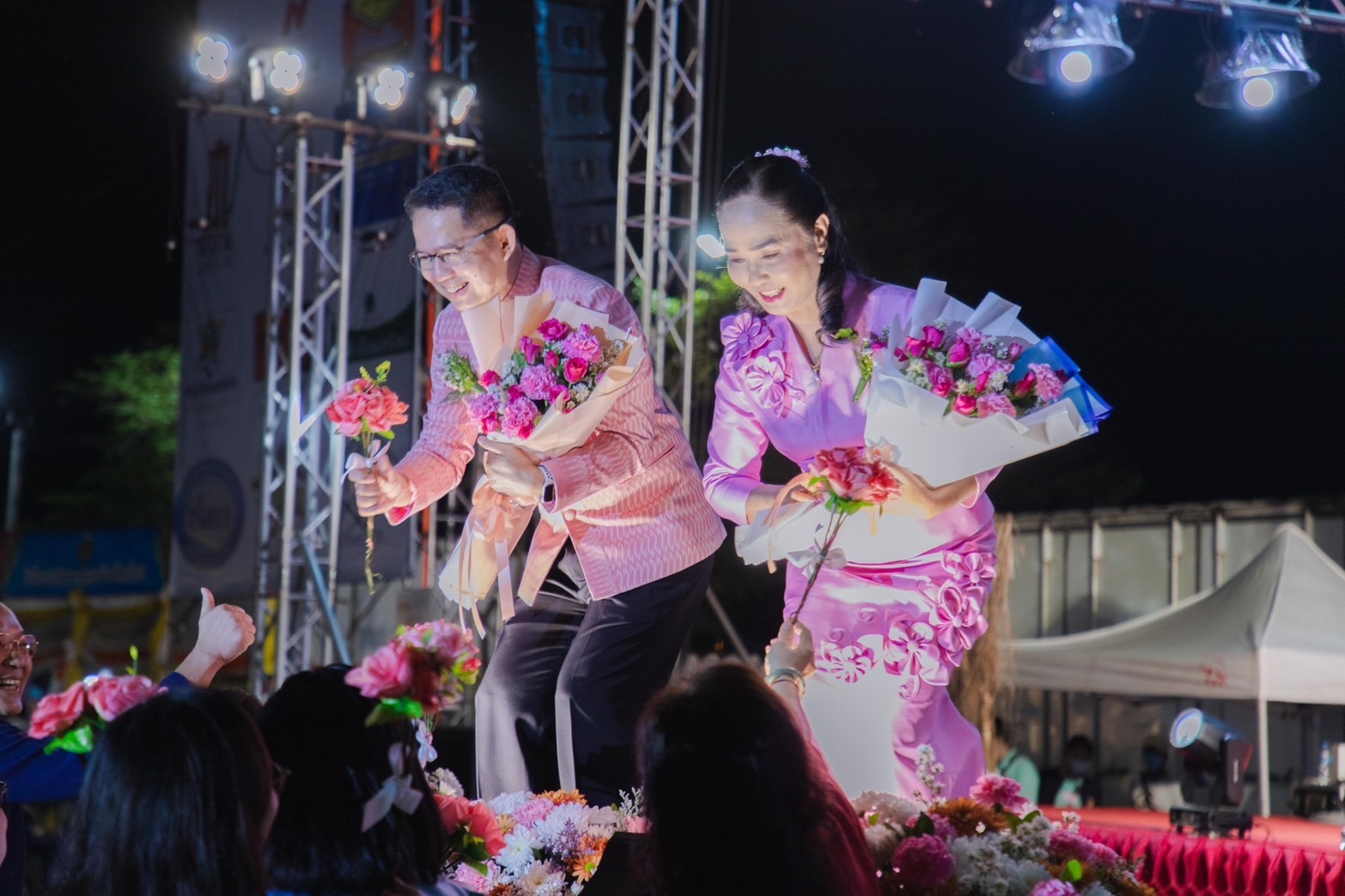 💕จังหวัดยโสธร จัดงานยิ่งใหญ่สุดอลังการ “สืบสานอนุรักษ์ศิลป์ ผ้าถิ่นไทย ดำรงไว้ในแผ่นดิน” ในการเดินแบบชุดผ้าไทยพื้นเมือง เพื่อการกุศล งานสถาปนาจังหวัดยโสธร ประจำปี 2567