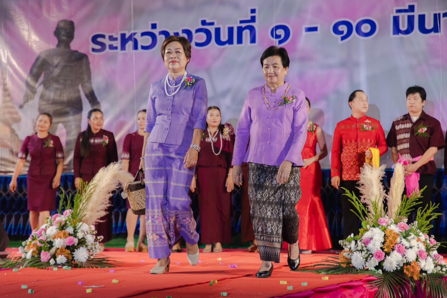 💕จังหวัดยโสธร จัดงานยิ่งใหญ่สุดอลังการ “สืบสานอนุรักษ์ศิลป์ ผ้าถิ่นไทย ดำรงไว้ในแผ่นดิน” ในการเดินแบบชุดผ้าไทยพื้นเมือง เพื่อการกุศล งานสถาปนาจังหวัดยโสธร ประจำปี 2567