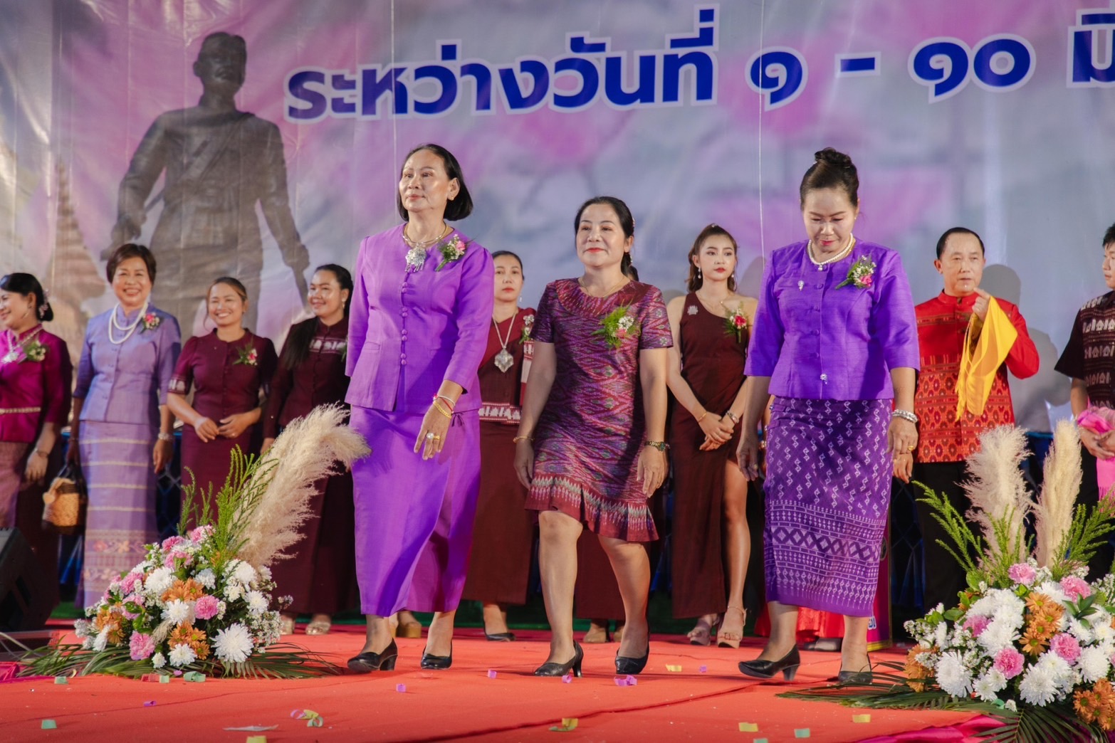 💕จังหวัดยโสธร จัดงานยิ่งใหญ่สุดอลังการ “สืบสานอนุรักษ์ศิลป์ ผ้าถิ่นไทย ดำรงไว้ในแผ่นดิน” ในการเดินแบบชุดผ้าไทยพื้นเมือง เพื่อการกุศล งานสถาปนาจังหวัดยโสธร ประจำปี 2567
