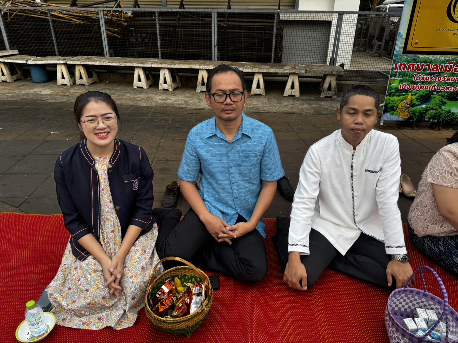 ☘พช.ยโสธรร่วมทำบุญตักบาตรย้อนยุค วิถีถิ่น วิถีไทย ถนนคนเดินยโสธร เมืองเก่าบ้านสิงห์ท่า และร่วมกันสวมใส่ผ้าไทยตามโครงการ “ผ้าไทยใส่ให้สนุก”