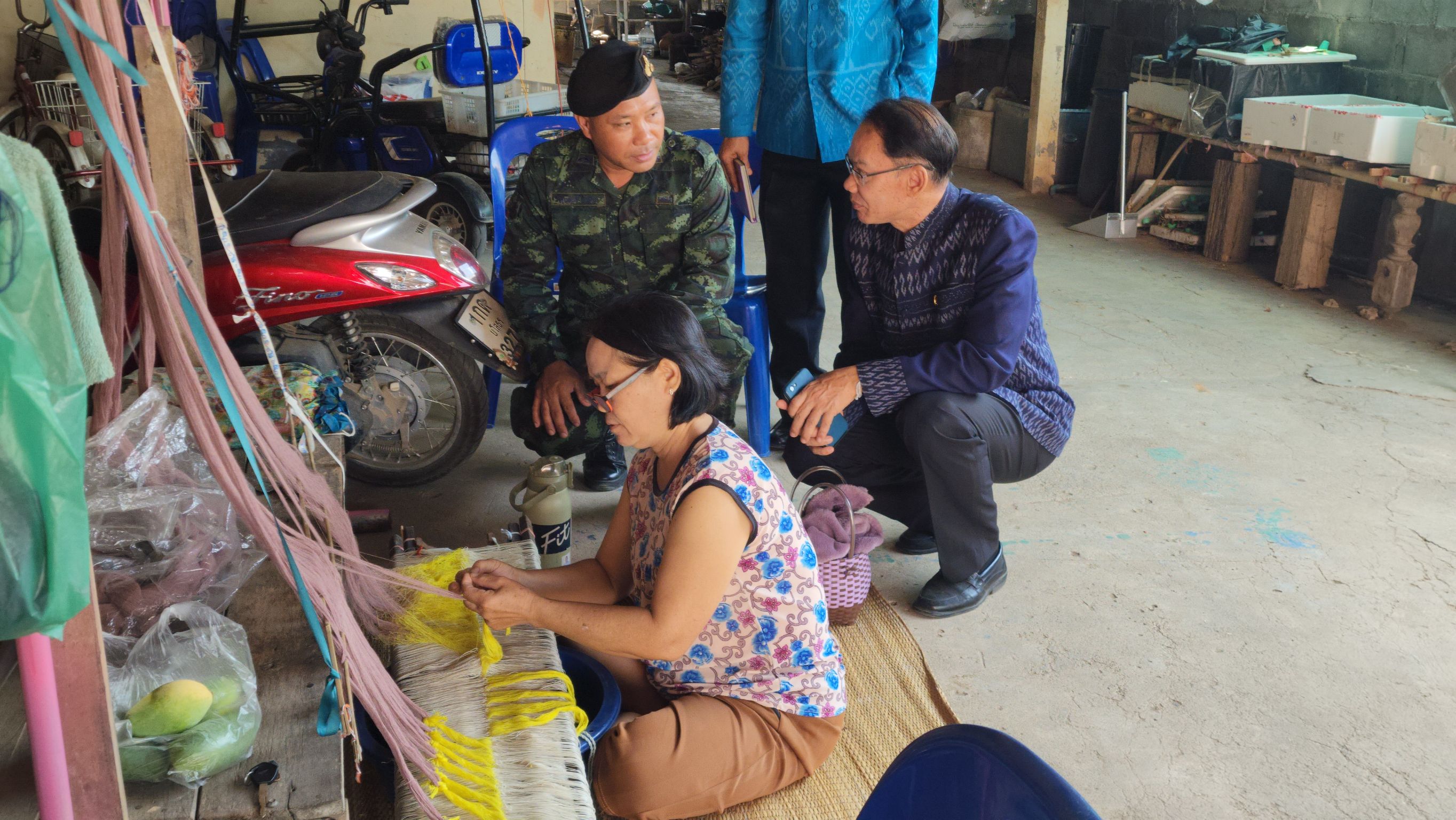 พช.ยโสธร ลงพื้นที่ติดตามกลุ่มทอผ้า เพื่อเฟ้นหากลุ่มเข้าร่วมการประกวดสุดยอดผ้าจังหวัดยโสธร ในพื้นที่อำเภอเมืองยโสธร จังหวัดยโสธร