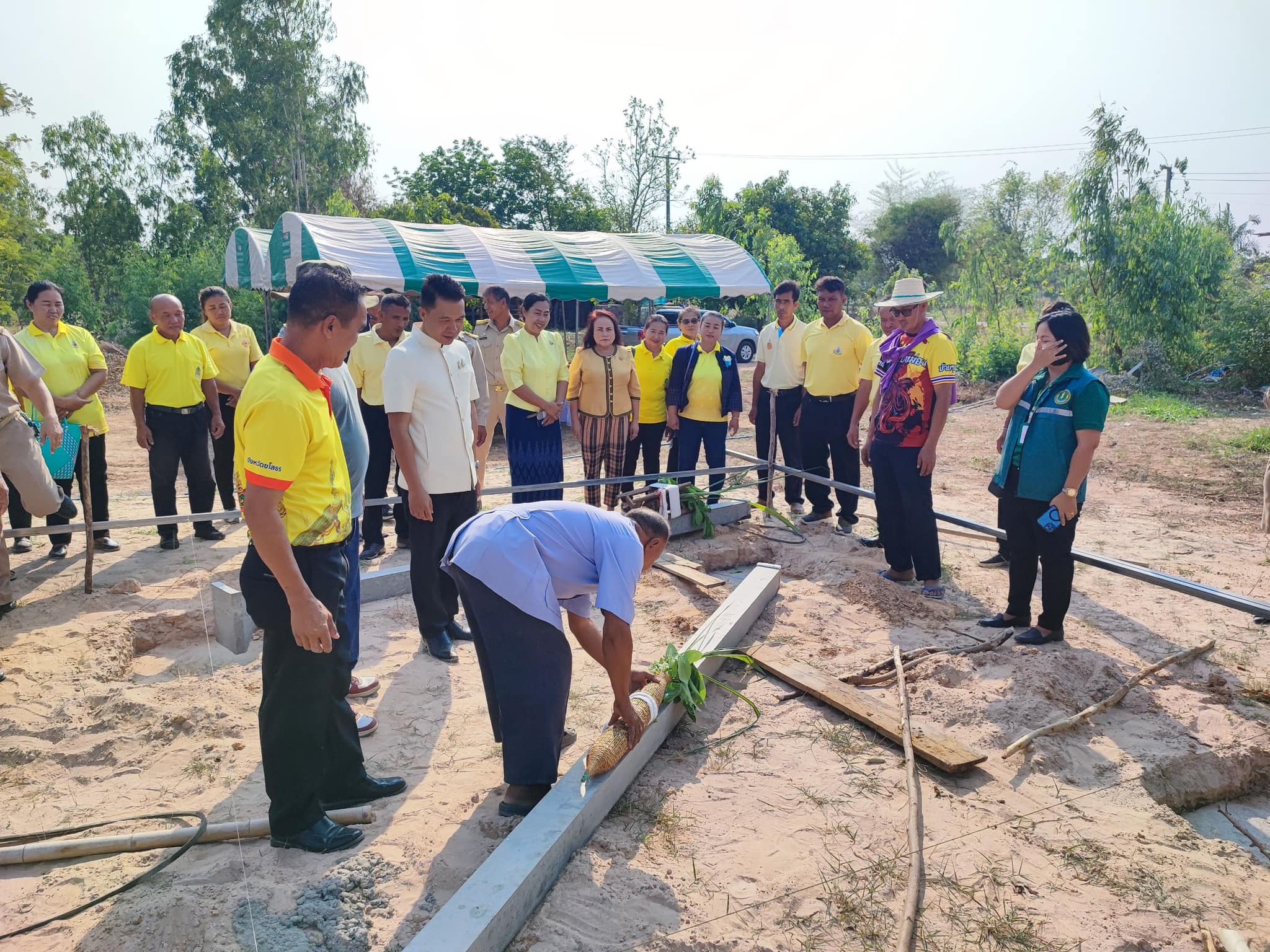 พช.เลิงนกทา จังหวัดยโสธร พิธียกเสาเอก เสาโท โครงการบ้านห่วงใยจากใจ GLO ประจำปี 2566