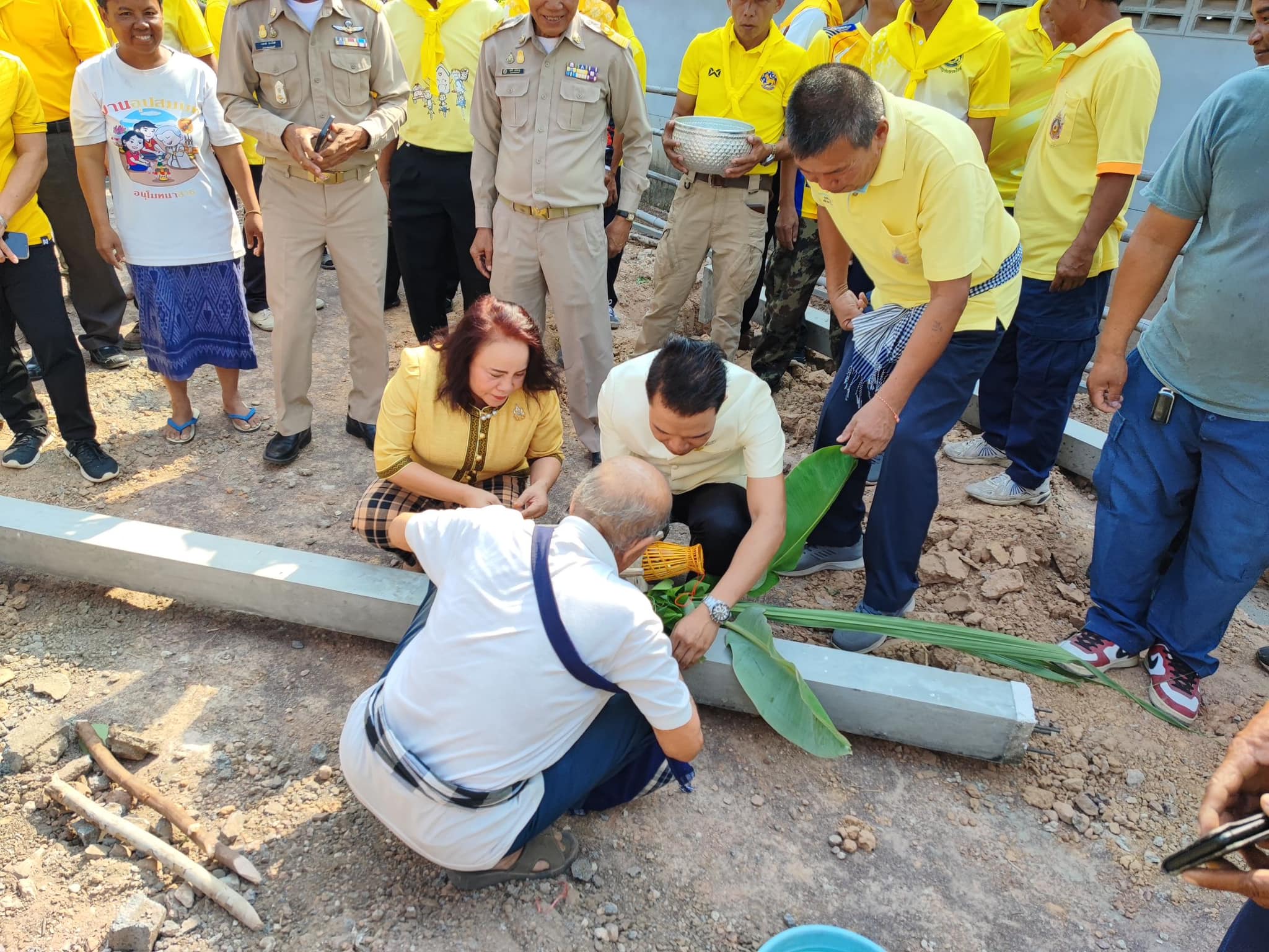 พช.เลิงนกทา จังหวัดยโสธร พิธียกเสาเอก เสาโท โครงการบ้านห่วงใยจากใจ GLO ประจำปี 2566