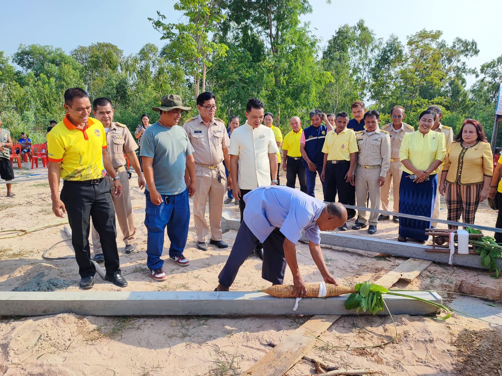 พช.เลิงนกทา จังหวัดยโสธร พิธียกเสาเอก เสาโท โครงการบ้านห่วงใยจากใจ GLO ประจำปี 2566