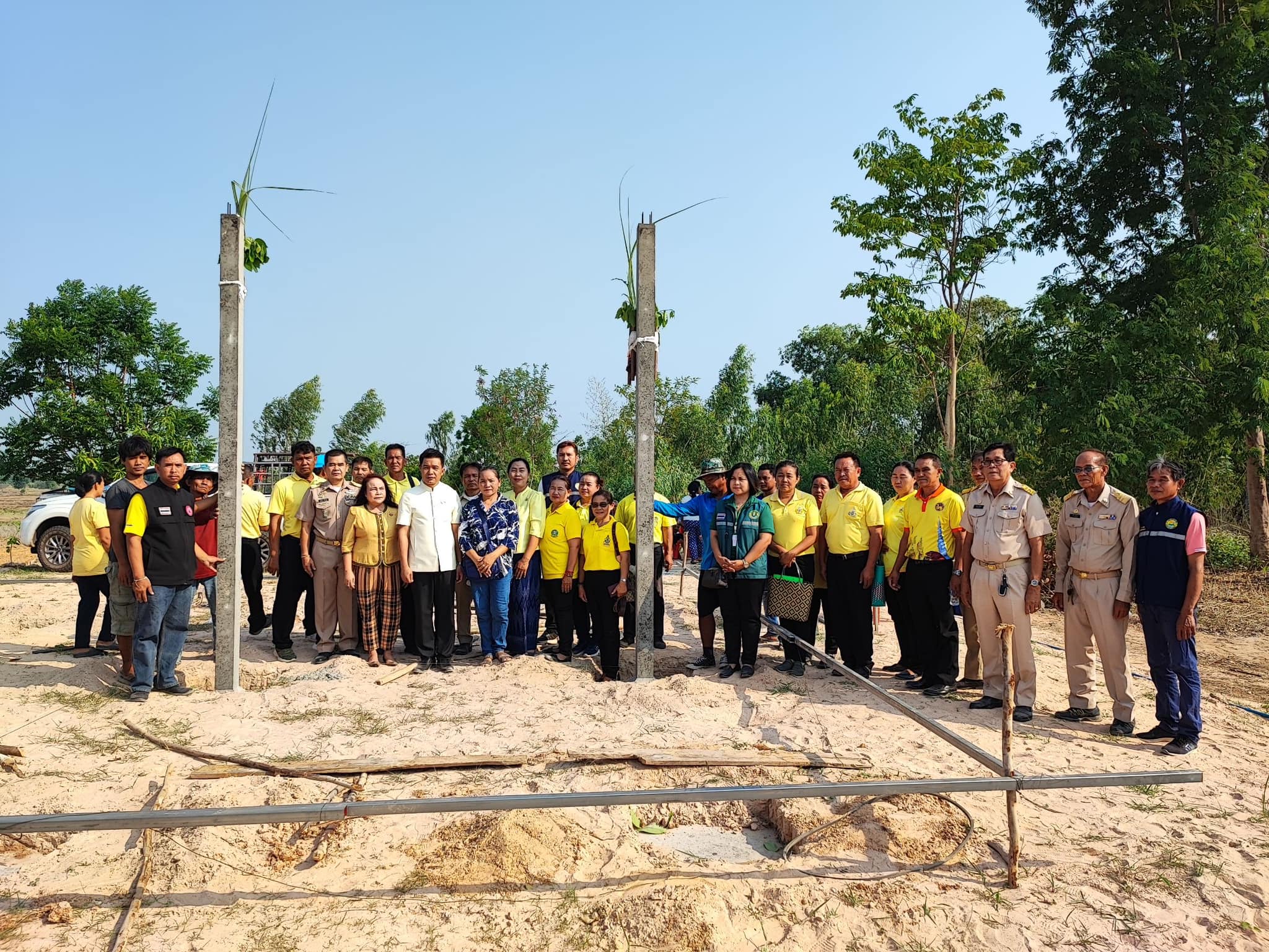 พช.เลิงนกทา จังหวัดยโสธร พิธียกเสาเอก เสาโท โครงการบ้านห่วงใยจากใจ GLO ประจำปี 2566