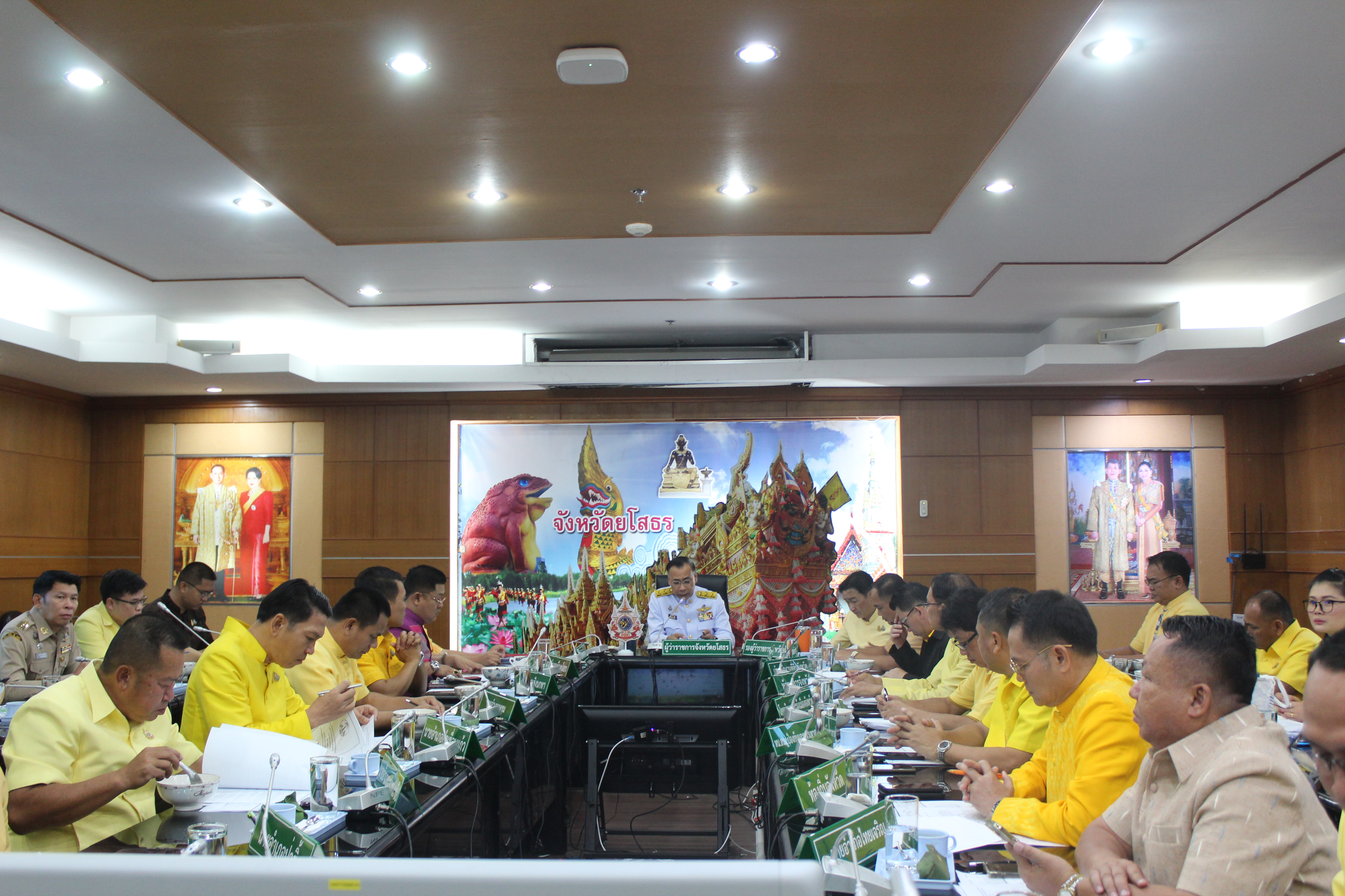 พช.ยโสธร เชิญชวน หัวหน้าส่วนราชการสังกัดกระทรวงมหาดไทย จังหวัดยโสธร ดาวน์โหลดใช้บริการแพลตฟอร์ม Click ชุมชน ในที่ประชุมหัวหน้าส่วนราชการ หัวหน้าหน่วยงานรัฐวิสาหกิจ สังกัดกระทรวงมหาดไทยและนายอำเภอ ประจำเดือน เมษายน