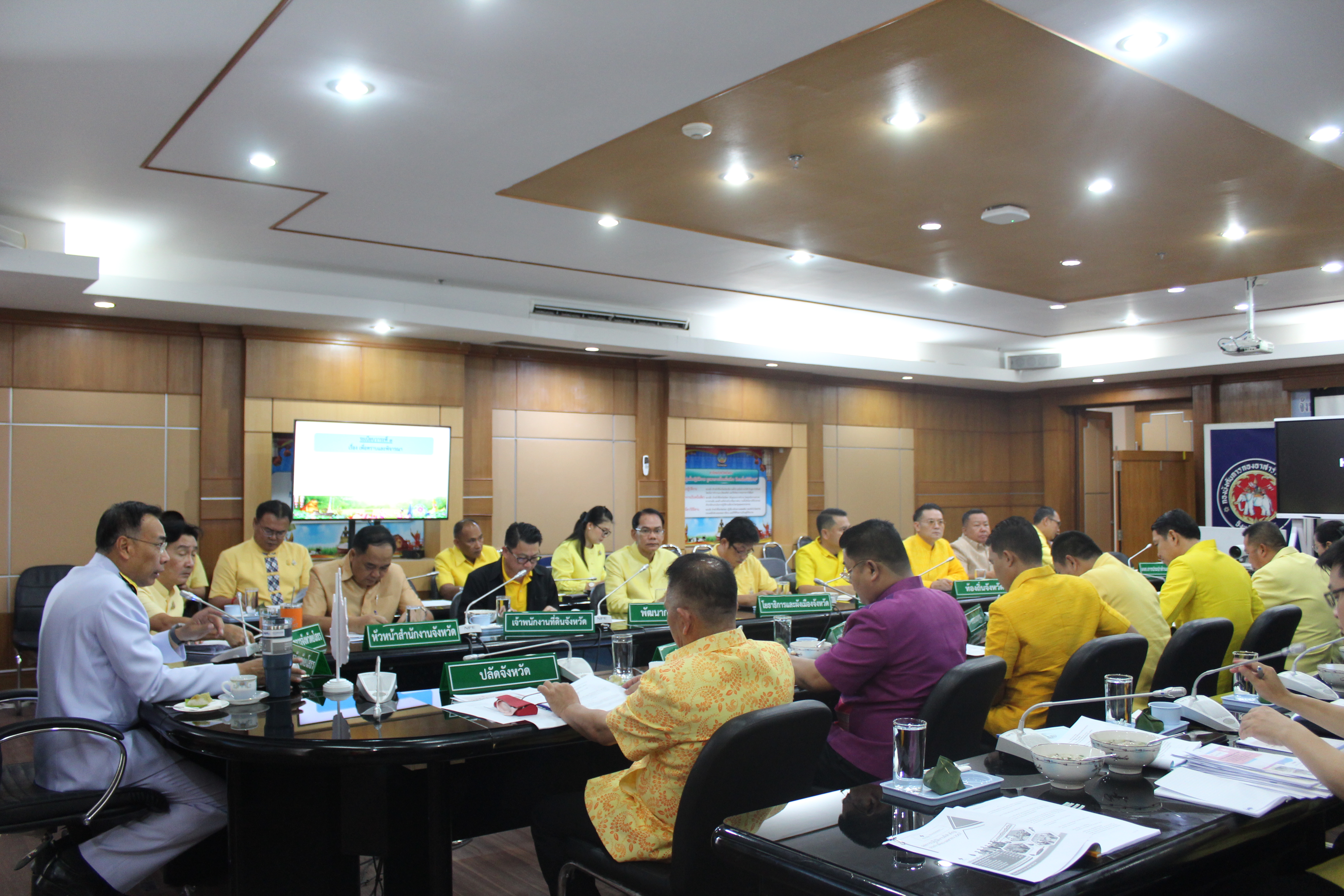 พช.ยโสธร เชิญชวน หัวหน้าส่วนราชการสังกัดกระทรวงมหาดไทย จังหวัดยโสธร ดาวน์โหลดใช้บริการแพลตฟอร์ม Click ชุมชน ในที่ประชุมหัวหน้าส่วนราชการ หัวหน้าหน่วยงานรัฐวิสาหกิจ สังกัดกระทรวงมหาดไทยและนายอำเภอ ประจำเดือน เมษายน