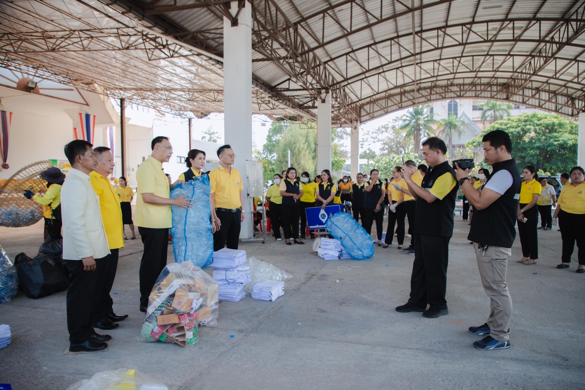 พช.ยโสธร ร่วมขับเคลื่อนจังหวัดสะอาดอย่างยั่งยืน รวมพลัง คัดแยก (ขยะ) แลกบุญ ลดปัญหาขยะ ลดก๊าซเรือนกระจก และยังได้ร่วมทำบุญสาธารณกุศลด้วย