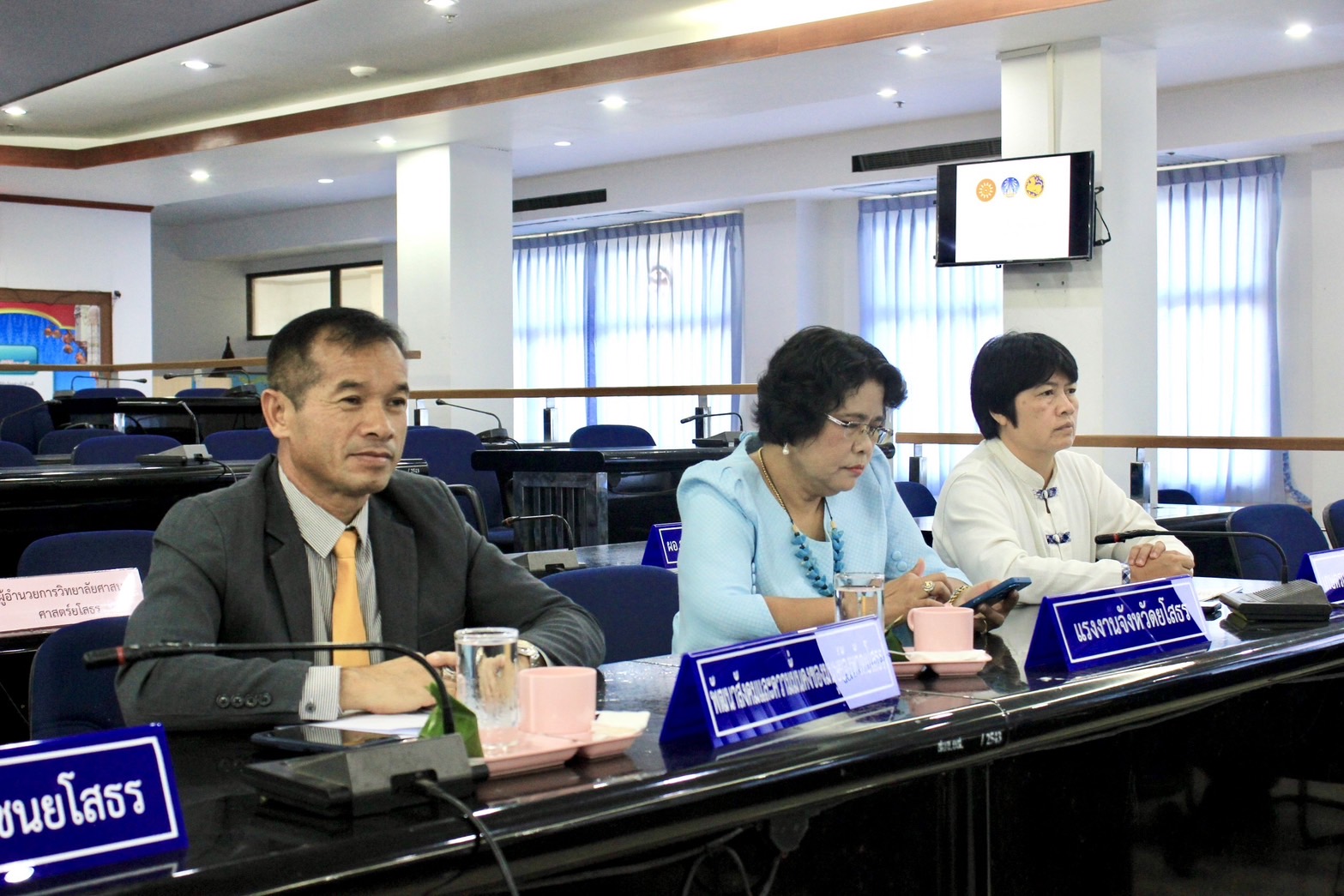 พช.ยโสธรร่วมกิจกรรม MOU ความร่วมมือบทบาทในการเกื้อหนุนระหว่างวัดและชุมชนให้มีความสุขอย่างยั่งยืน จังหวัดยโสธร