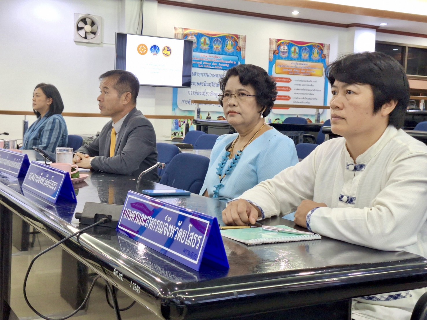 พช.ยโสธรร่วมกิจกรรม MOU ความร่วมมือบทบาทในการเกื้อหนุนระหว่างวัดและชุมชนให้มีความสุขอย่างยั่งยืน จังหวัดยโสธร