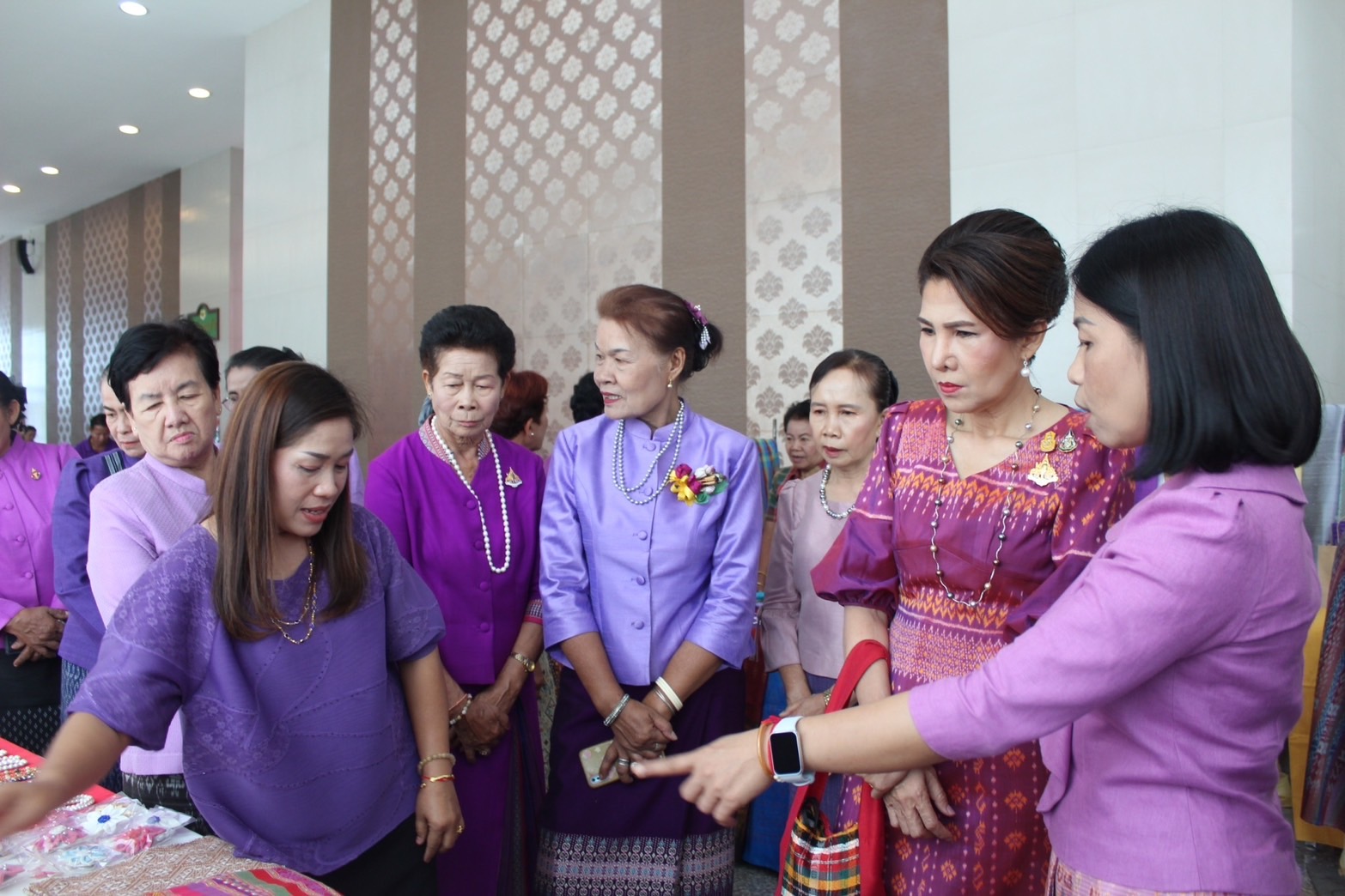 พช.ยโสธร ดำเนินโครงการ รวมพลังสตรีศรียโสธร สืบสานผ้าประจำถิ่นสวมใส่ให้สนุก ชู soft power จังหวัดยโสธร เนื่องในวันสตรีสากล ประจำปี 2567
