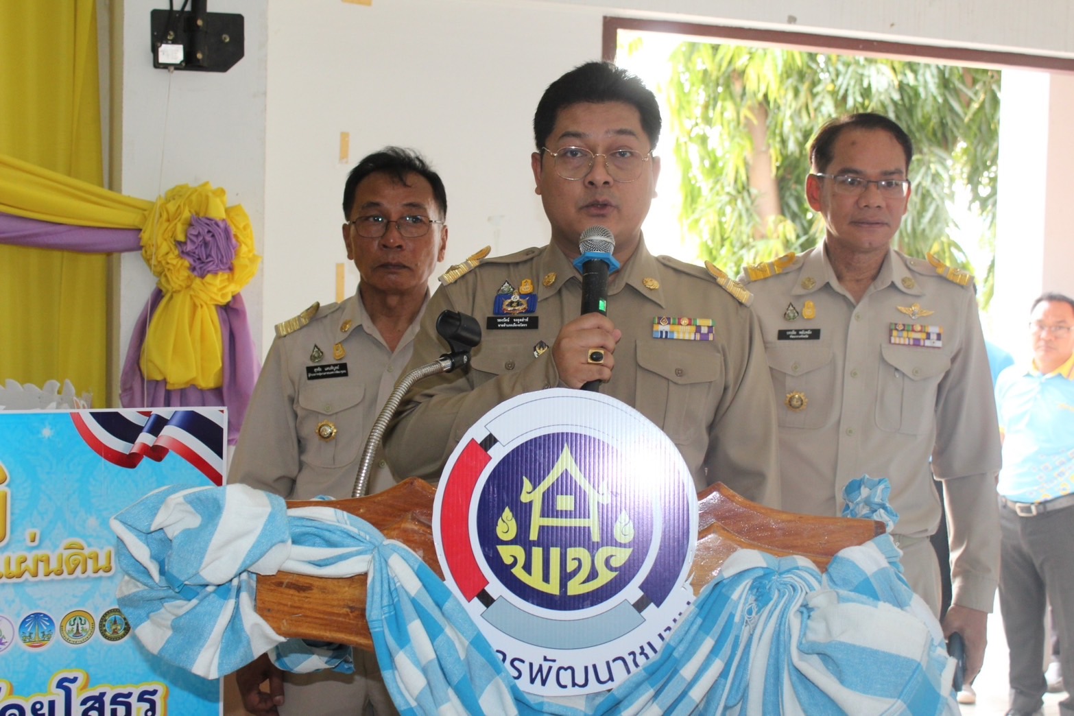 จังหวัดยโสธร จัดกิจกรรม Kick off หมู่บ้านป้องกันและแก้ไขปัญหายาเสพติด โดยกองทุนแม่ของเเผ่นดินประกาศมาตรการป้องกันและแก้ไขปัญหายา เสพติด ตามนโยบายกระทรวงมหาดไทย