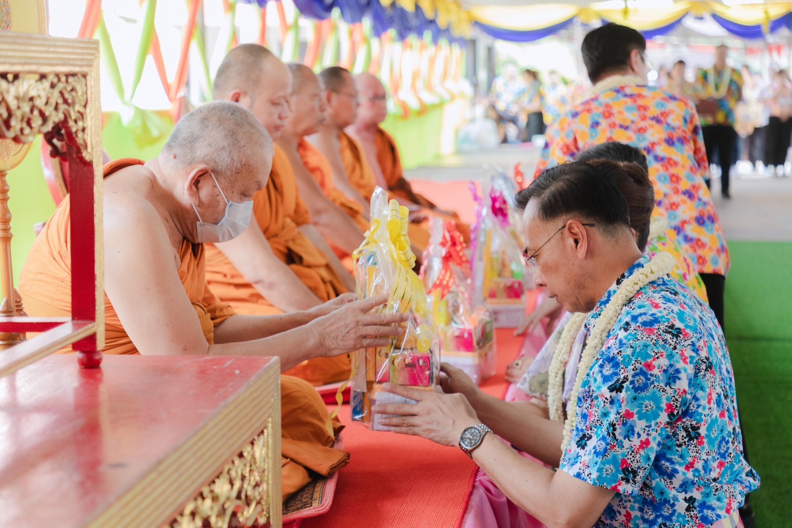 พช.ยโสธร ร่วมสรงน้ำพระและรดน้ำขอพรสืบสานประเพณีสงกรานต์จังหวัดยโสธร ประจำปี 2567