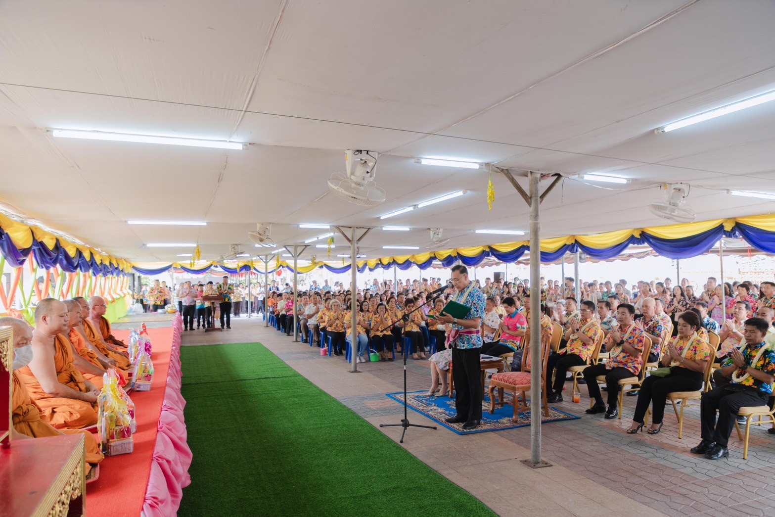 พช.ยโสธร ร่วมสรงน้ำพระและรดน้ำขอพรสืบสานประเพณีสงกรานต์จังหวัดยโสธร ประจำปี 2567