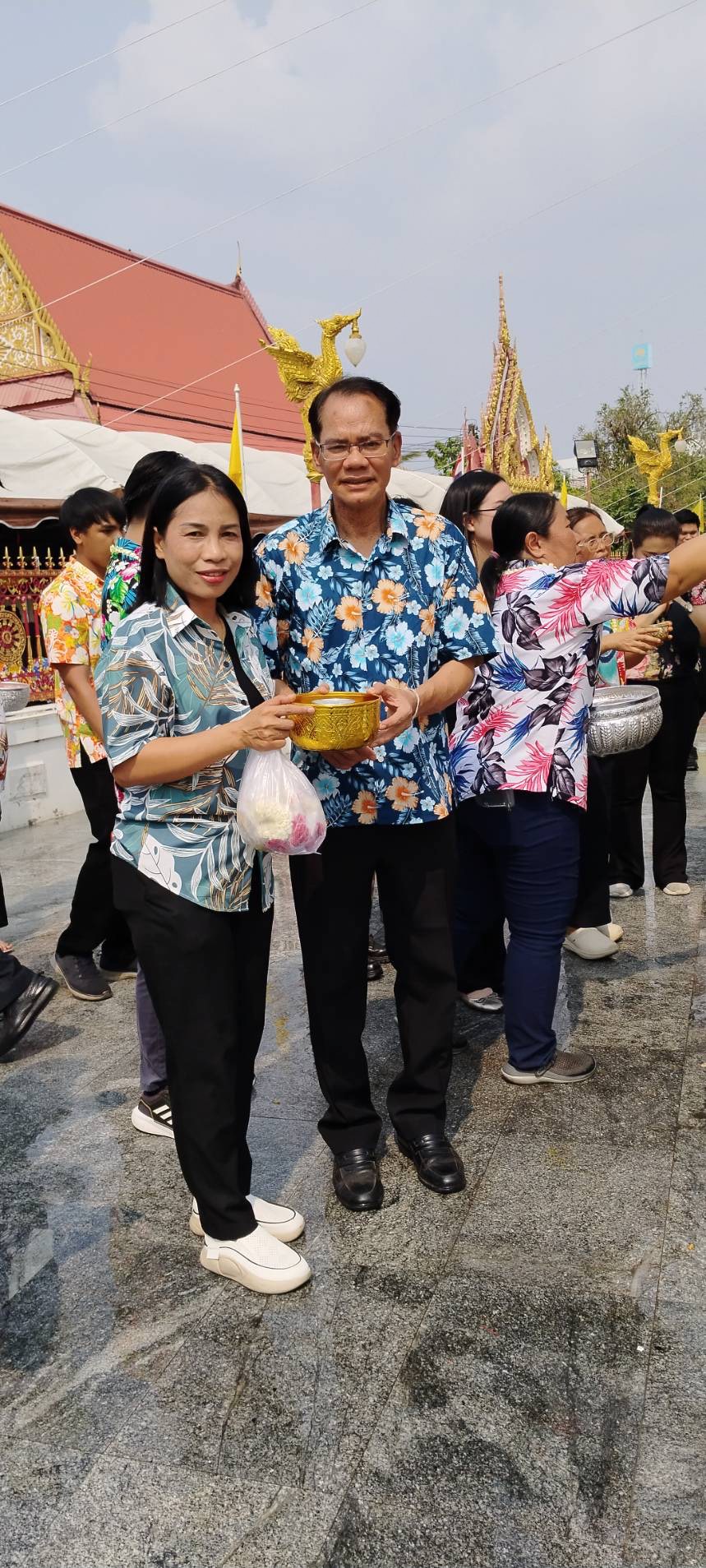 พช.ยโสธร ร่วมสรงน้ำพระและรดน้ำขอพรสืบสานประเพณีสงกรานต์จังหวัดยโสธร ประจำปี 2567