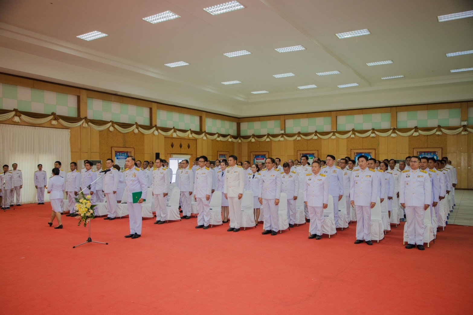 พช.ยโสธร ร่วมพิธีรับพระราชทานพระบรมฉายาลักษณ์พระบาทสมเด็จพระเจ้าอยู่หัว และสมเด็จพระนางเจ้าฯ พระบรมราชินี เพื่อเชิญไปประดิษฐาน ณ สถานศึกษา และหน่วยงานราชการต่าง ๆ
