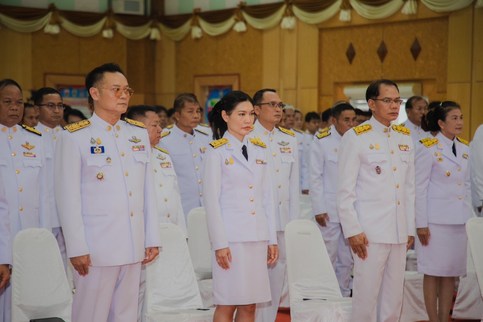 พช.ยโสธร ร่วมพิธีรับพระราชทานพระบรมฉายาลักษณ์พระบาทสมเด็จพระเจ้าอยู่หัว และสมเด็จพระนางเจ้าฯ พระบรมราชินี เพื่อเชิญไปประดิษฐาน ณ สถานศึกษา และหน่วยงานราชการต่าง ๆ