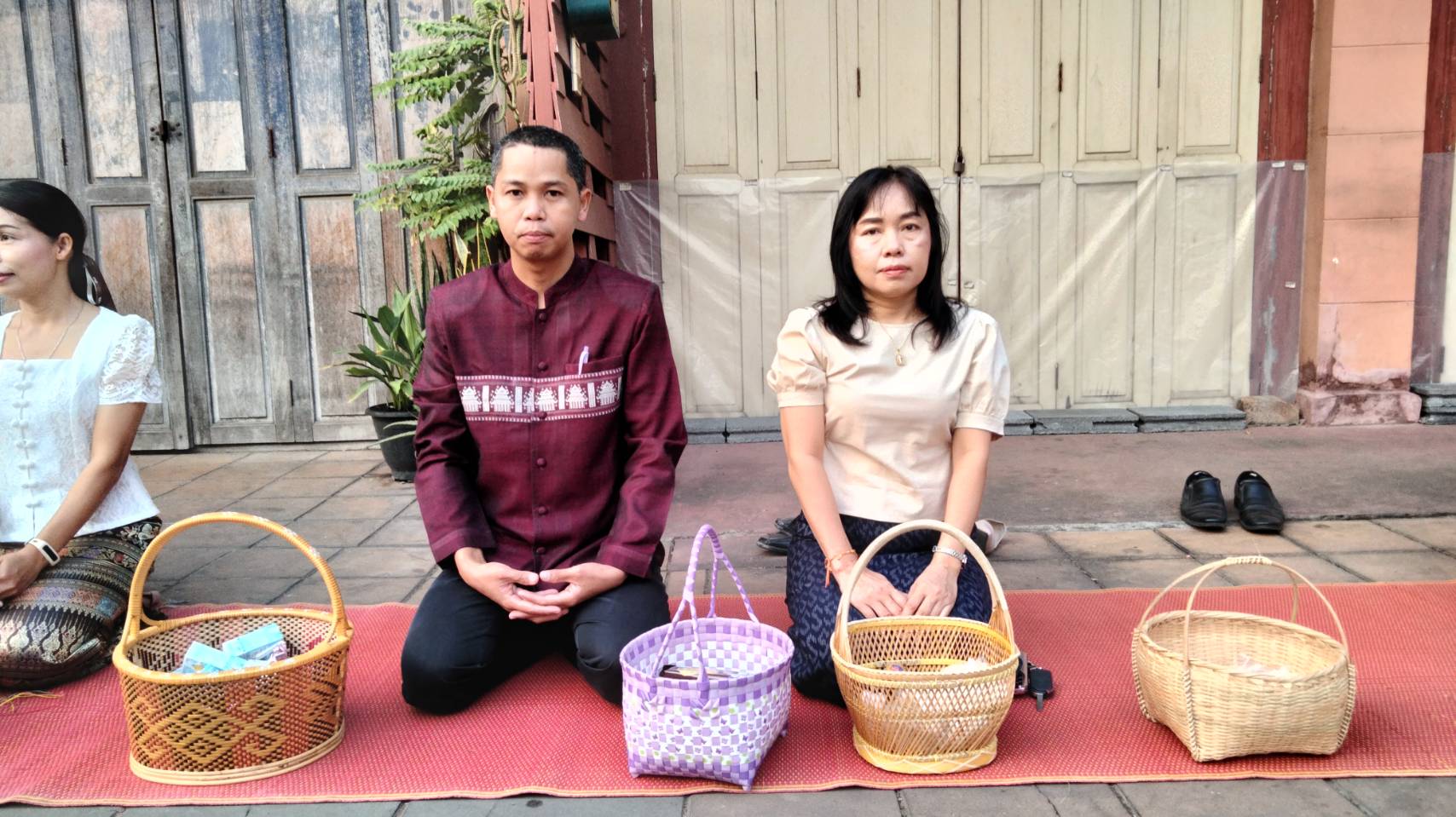 พช.ยโสธร ร่วมกิจกรรมทำบุญตักบาตรย้อนยุค วิถีถิ่น วิถีไทย ถนนคนเดินยโสธร เมืองเก่าบ้านสิงห์ท่า