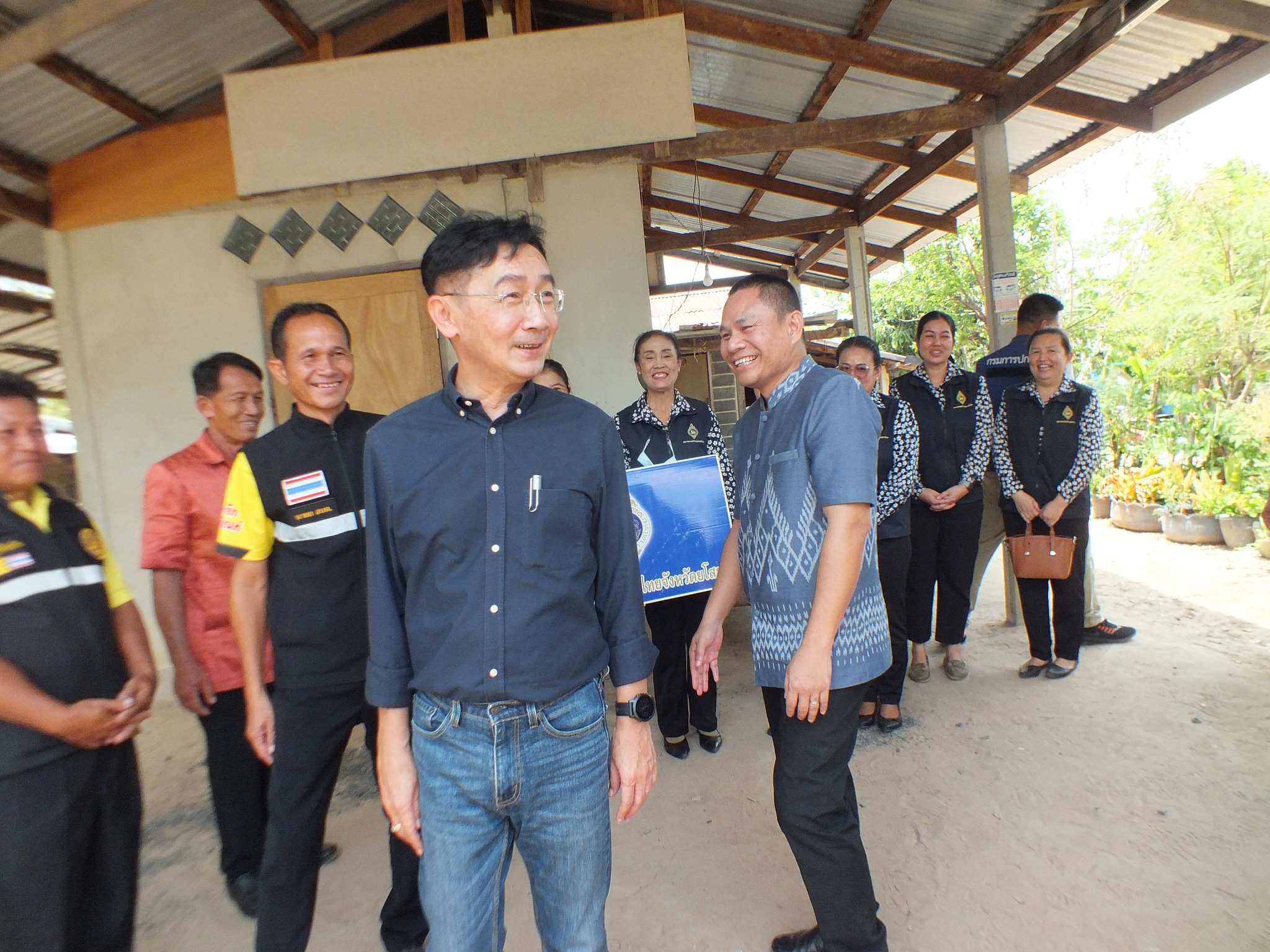 รองผู้ว่าราชการจังหวัดยโสธร ลงพื้นที่ติดตามการเนินงานศูนย์อำนวยการขจัดความยากจนและพัฒนาคนทุกช่วงวัยอย่างยั่งยืน ตามหลักปรัชญาของเศรษฐกิจพอเพียง (ศจพ.อ.) พื้นที่อำเภอกุดชุม จังหวัดยโสธร