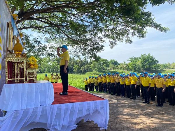 พช.ยโสธร ร่วมกิจกรรมจิตอาสาพัฒนา เนื่องในวันพระบาทสมเด็จพระปกเกล้าเจ้าอยู่หัว ณ บริเวณริมทางหลวงหมายเลข 292 ทางเลี่ยงเมือง ตำบลในเมือง อำเภอเมือง จังหวัดยโสธร