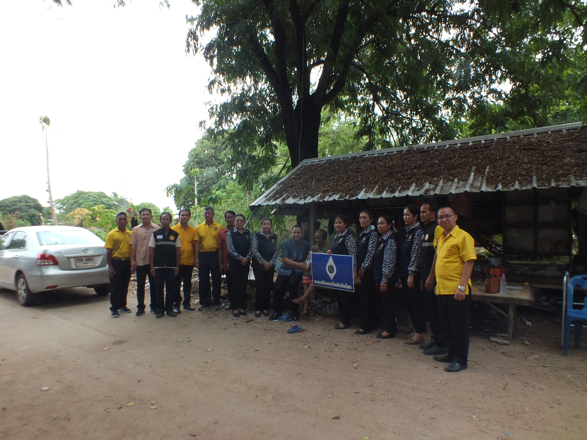 รองผู้ว่าราชการจังหวัดยโสธร ลงพื้นที่ติดตามการเนินงานศูนย์อำนวยการขจัดความยากจนและพัฒนาคนทุกช่วงวัยอย่างยั่งยืน ตามหลักปรัชญาของเศรษฐกิจพอเพียง (ศจพ.อ.) พื้นที่อำเภอกุดชุม จังหวัดยโสธร