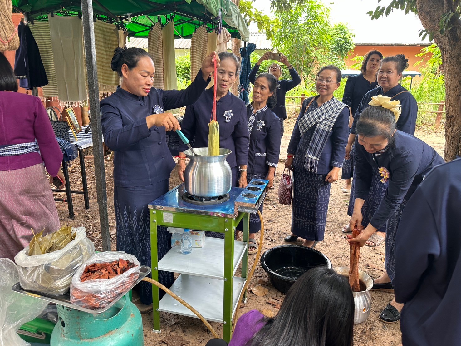 พช.ยโสธร ดำเนินโครงการเชิดชูเกียรติคนกองทุนพัฒนาบทบาทสตรี ประจำปี 2567 กิจกรรมการคัดเลือกคนกองทุนพัฒนาบทบาทสตรีดีเด่น ระดับจังหวัด ในพื้นที่อำเภอเลิงนกทา จังหวัดยโสธร