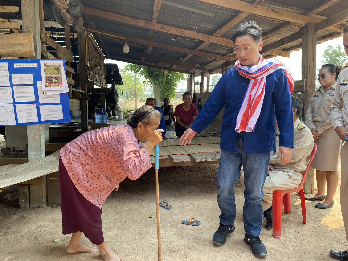 รองผู้ว่าราชการจังหวัดยโสธร ลงพื้นที่ติดตามการเนินงานศูนย์อำนวยการขจัดความยากจนและพัฒนาคนทุกช่วงวัยอย่างยั่งยืน ตามหลักปรัชญาของเศรษฐกิจพอเพียง (ศจพ.อ.) พื้นที่อำเภอไทยเจริญ จังหวัดยโสธร