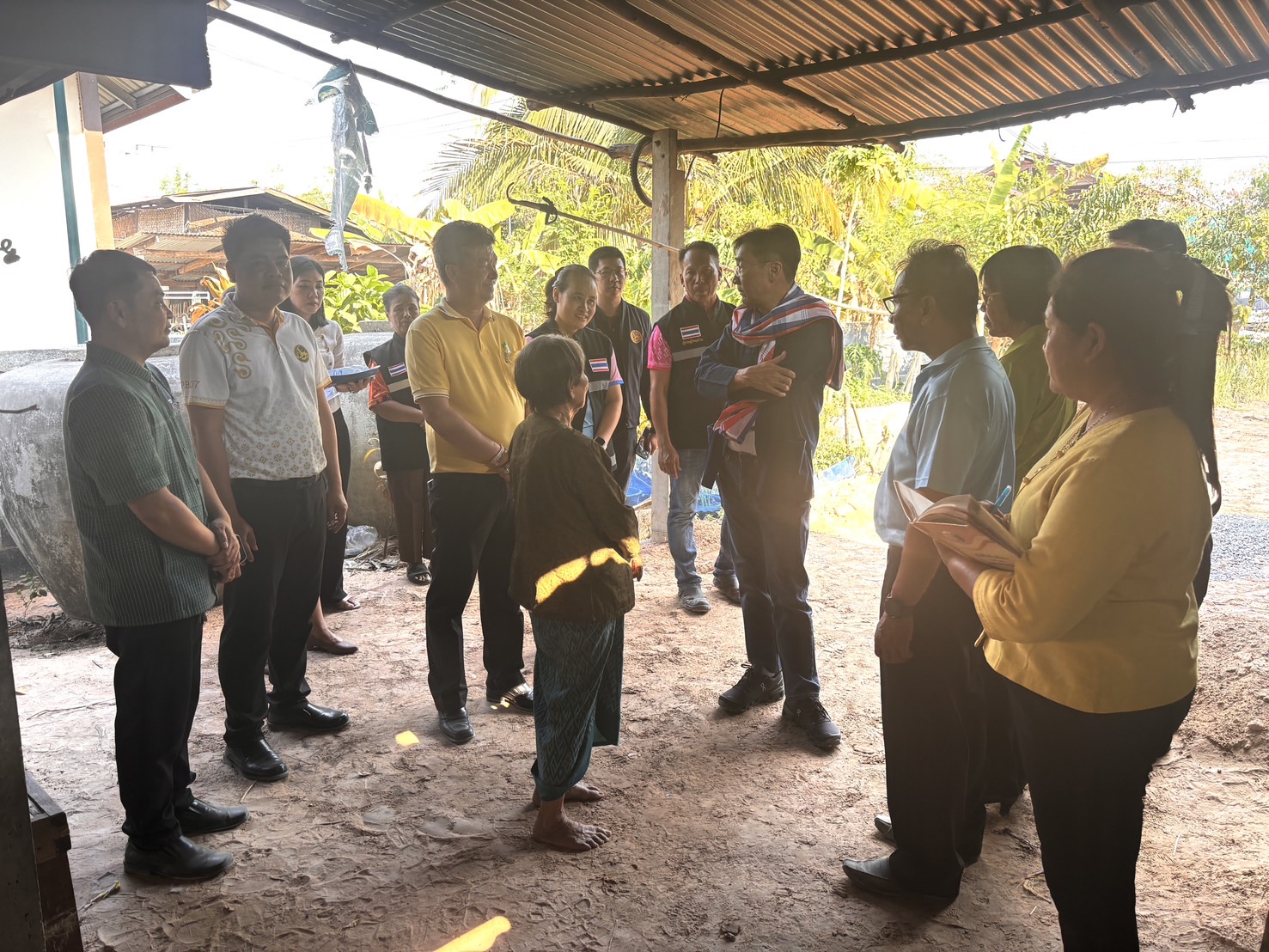 รองผู้ว่าราชการจังหวัดยโสธร ลงพื้นที่ติดตามการเนินงานศูนย์อำนวยการขจัดความยากจนและพัฒนาคนทุกช่วงวัยอย่างยั่งยืน ตามหลักปรัชญาของเศรษฐกิจพอเพียง (ศจพ.อ.) พื้นที่อำเภอมหาชนะชัย จังหวัดยโสธร