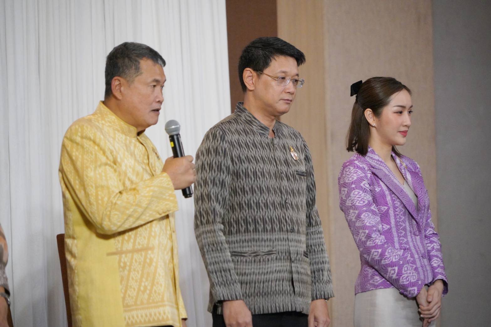 พช.ยโสธร ร่วมงานหัตถกรรม ณ จุดดำเนินการที่ 4 จังหวัดขอนแก่น มุ่งสร้างมูลค่าผลิตภัณฑ์ในท้องถิ่นทุกภูมิภาค อย่างมั่นคงและยั่งยืน พร้อมผลักดันภูมิปัญญา “ผ้าไทยและงานหัตถกรรม” นำทางสู่ตลาดแฟชั่นระดับสากล