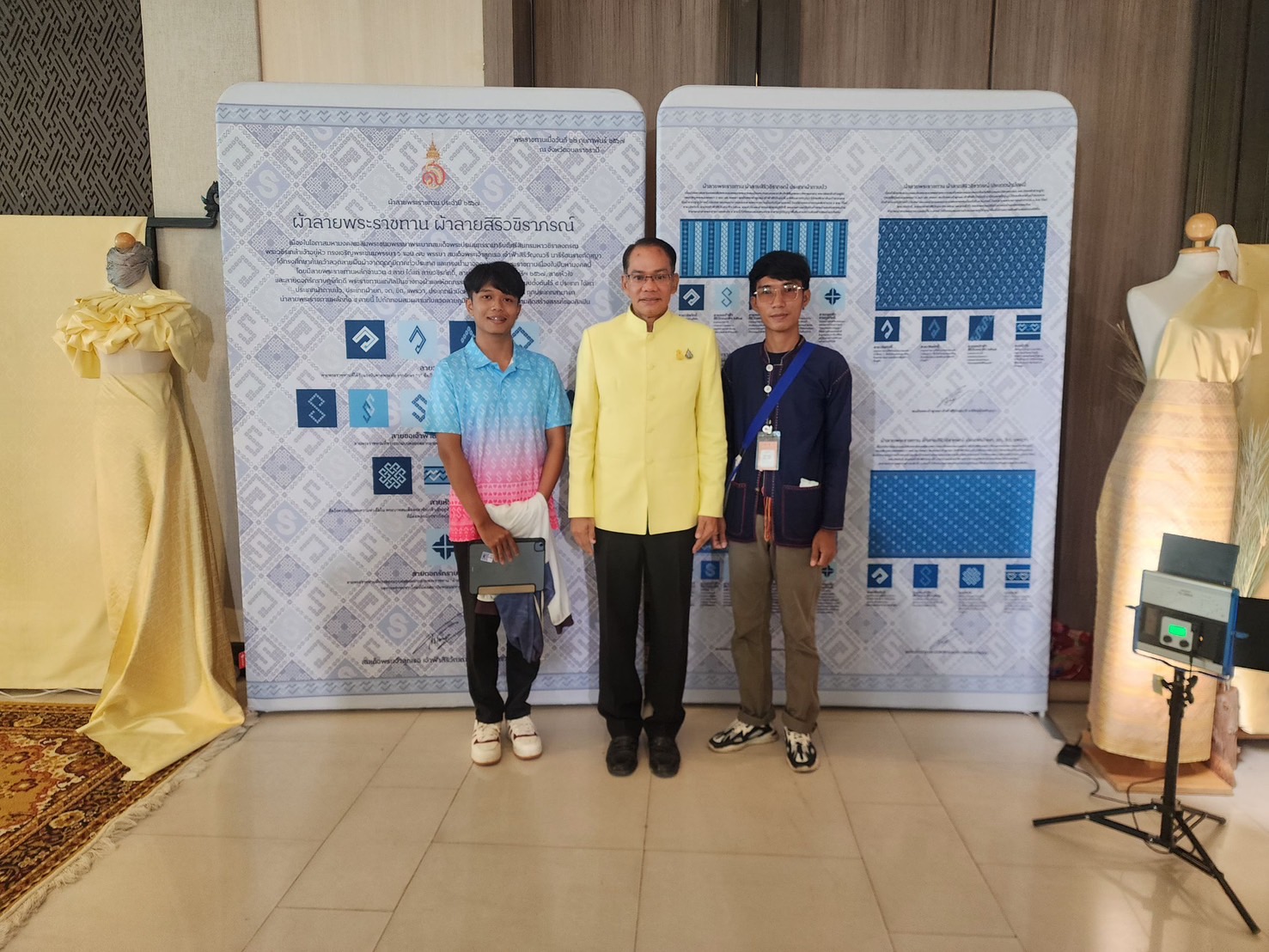 พช.ยโสธร ร่วมงานหัตถกรรม ณ จุดดำเนินการที่ 4 จังหวัดขอนแก่น มุ่งสร้างมูลค่าผลิตภัณฑ์ในท้องถิ่นทุกภูมิภาค อย่างมั่นคงและยั่งยืน พร้อมผลักดันภูมิปัญญา “ผ้าไทยและงานหัตถกรรม” นำทางสู่ตลาดแฟชั่นระดับสากล