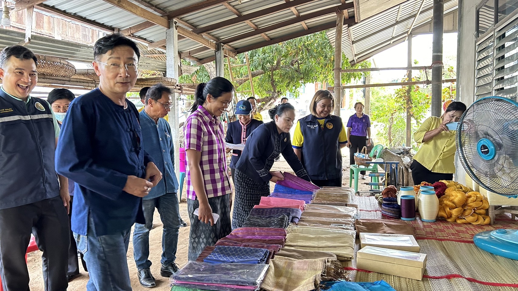 รองผู้ว่าราชการจังหวัดยโสธร ลงพื้นที่ติดตามการเนินงานศูนย์อำนวยการขจัดความยากจนและพัฒนาคนทุกช่วงวัยอย่างยั่งยืน ตามหลักปรัชญาของเศรษฐกิจพอเพียง (ศจพ.อ.) พื้นที่อำเภอค้อวัง จังหวัดยโสธร