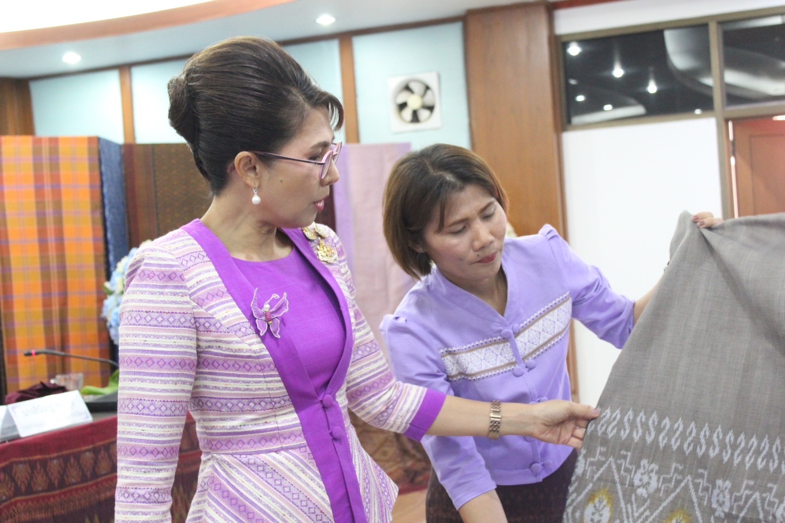 จังหวัดยโสธร จัดประกวดสุดยอดผ้าจังหวัดยโสธร สืบสานงานหัตถศิลป์ หัตถกรรมผ้า จังหวัดยโสธร