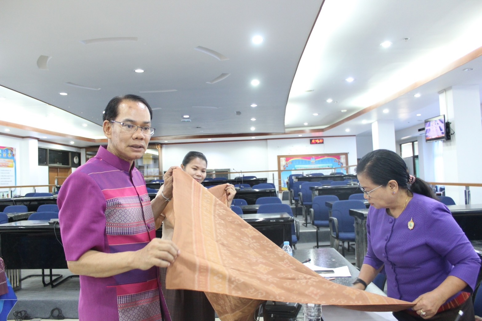 จังหวัดยโสธร จัดประกวดสุดยอดผ้าจังหวัดยโสธร สืบสานงานหัตถศิลป์ หัตถกรรมผ้า จังหวัดยโสธร