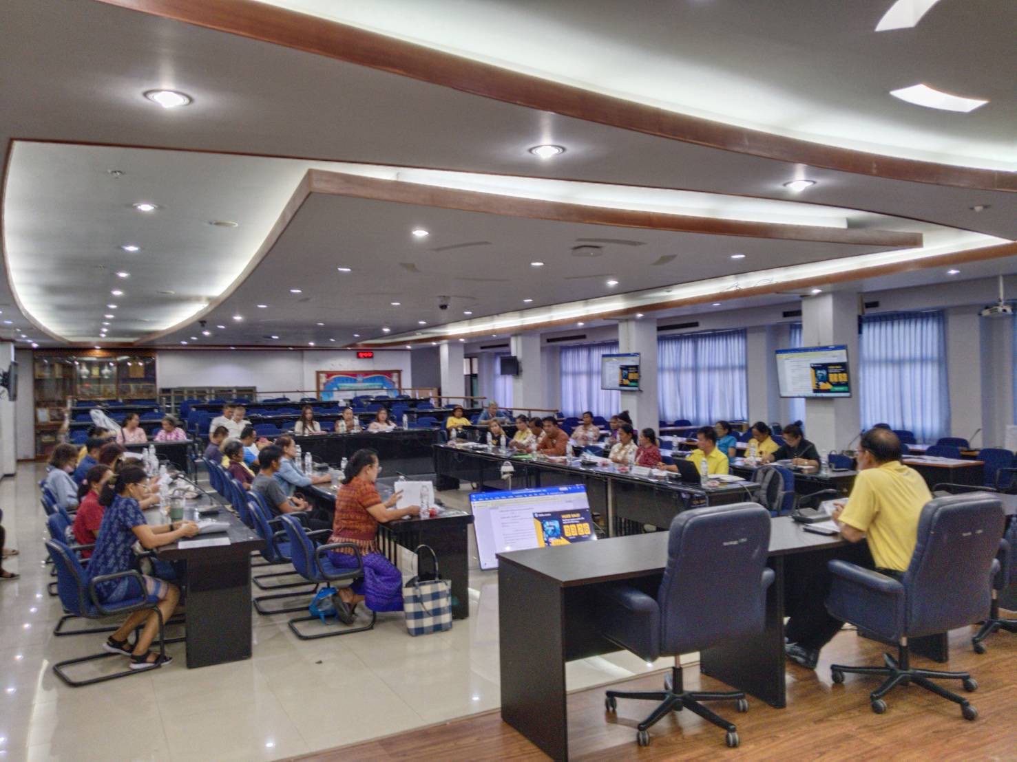 พช.ยโสธร ประชุมคัดเลือกผู้ผลิต ผู้ประกอบการ OTOP และผู้ผลิต ผู้ประกอบการ OTOP ประเภทอาหารชวนชิมเข้ามาร่วมงาน OTOP Midyear 2024