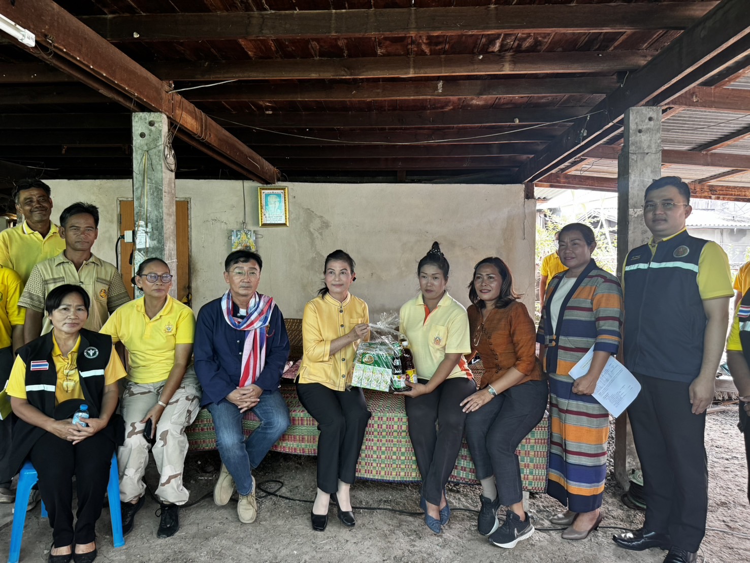 รองผู้ว่าราชการจังหวัดยโสธร ลงพื้นที่ติดตามการเนินงานศูนย์อำนวยการขจัดความยากจนและพัฒนาคนทุกช่วงวัยอย่างยั่งยืน ตามหลักปรัชญาของเศรษฐกิจพอเพียง (ศจพ.อ.) พื้นที่อำเภอทรายมูล จังหวัดยโสธร