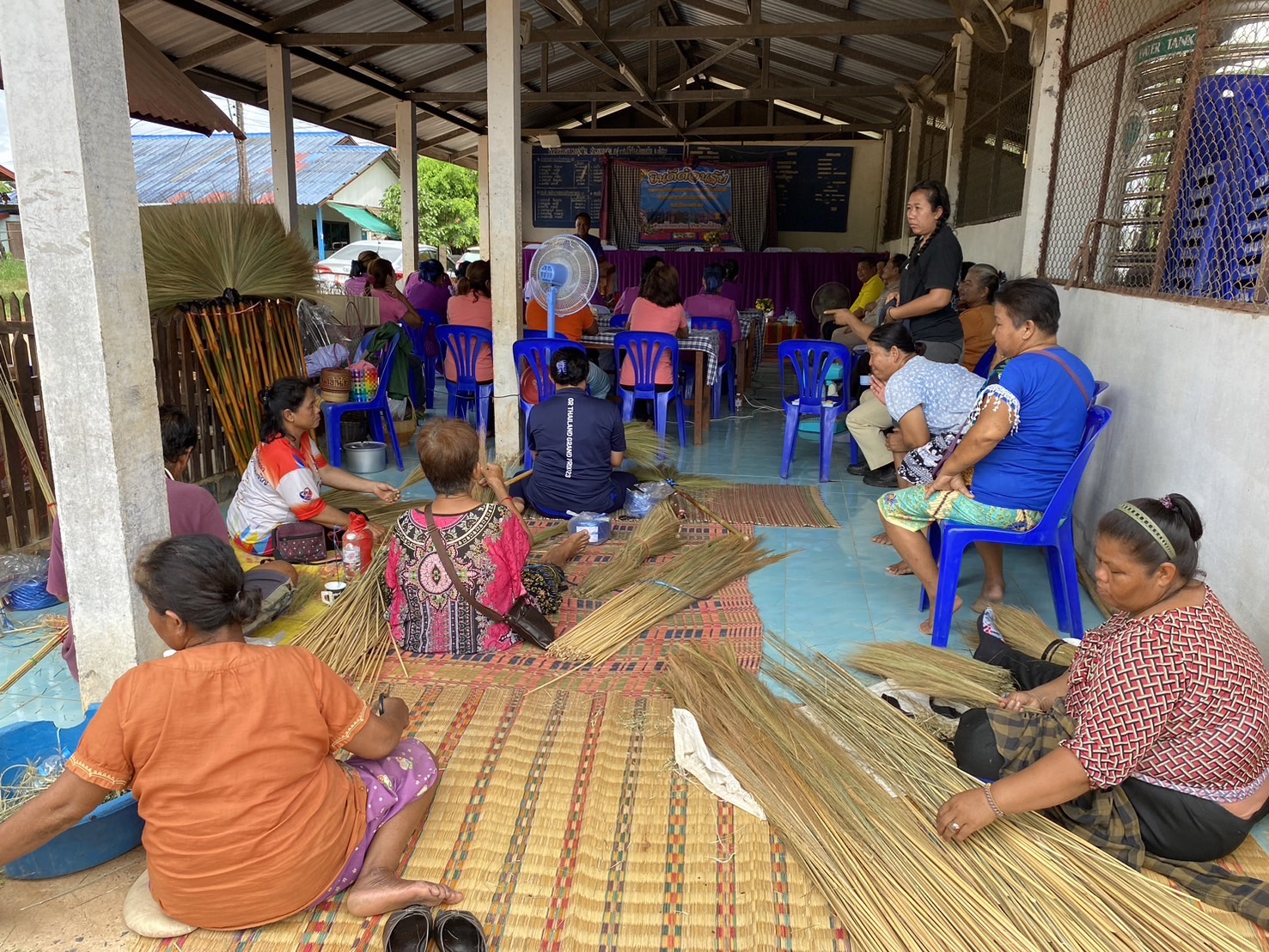 พช.ยโสธร ดำเนินโครงการเชิดชูเกียรติคนกองทุนพัฒนาบทบาทสตรี ประจำปี 2567 กิจกรรมการคัดเลือกคนกองทุนพัฒนาบทบาทสตรีดีเด่น ระดับจังหวัด ในพื้นที่อำเภอไทยเจริญ จังหวัดยโสธร