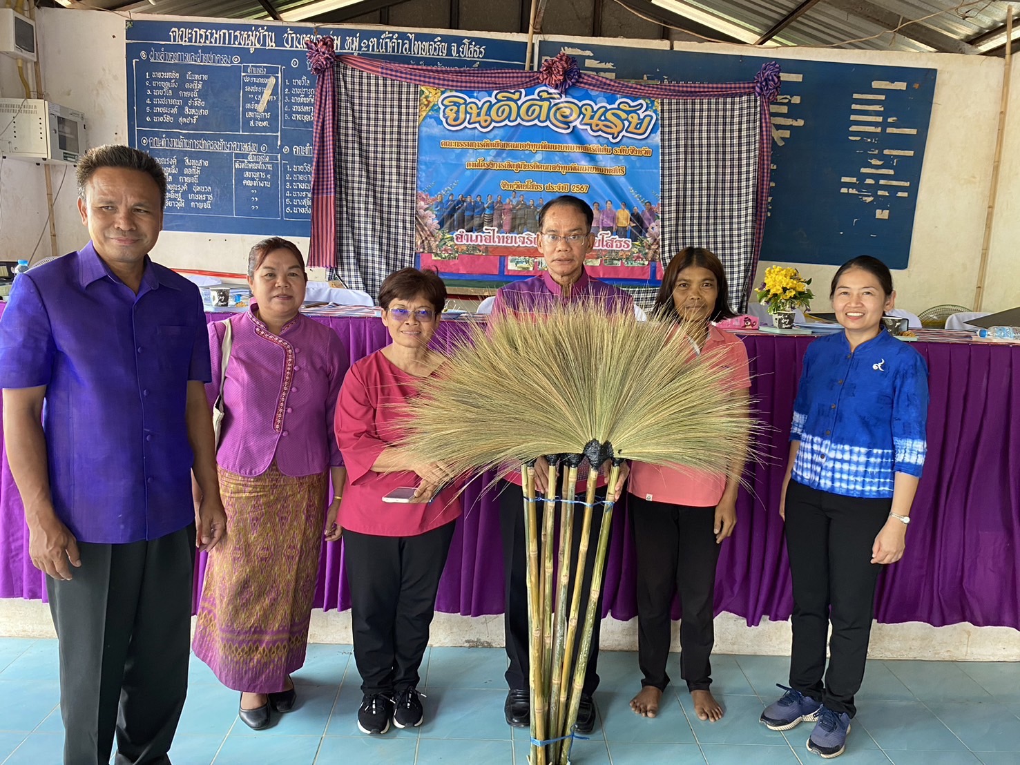 พช.ยโสธร ดำเนินโครงการเชิดชูเกียรติคนกองทุนพัฒนาบทบาทสตรี ประจำปี 2567 กิจกรรมการคัดเลือกคนกองทุนพัฒนาบทบาทสตรีดีเด่น ระดับจังหวัด ในพื้นที่อำเภอไทยเจริญ จังหวัดยโสธร