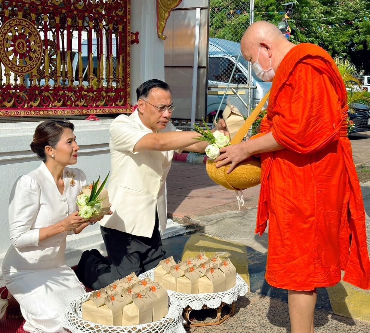 พช.ยโสธร ร่วมทำบุญตักบาตรเนื่องในวันวิสาขบูชา ปี 2567