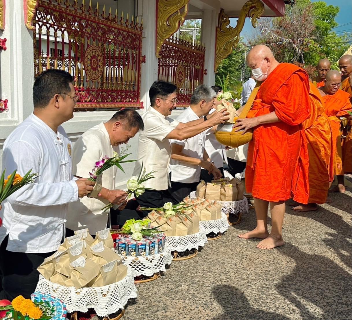 พช.ยโสธร ร่วมทำบุญตักบาตรเนื่องในวันวิสาขบูชา ปี 2567