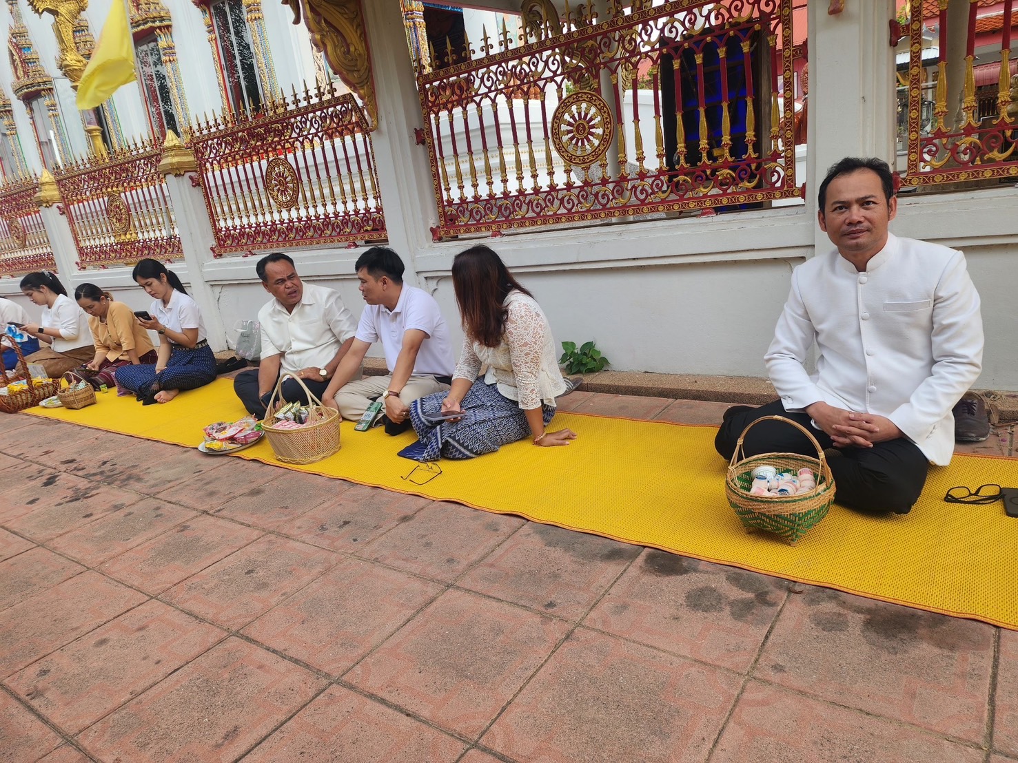 พช.ยโสธร ร่วมทำบุญตักบาตรเนื่องในวันวิสาขบูชา ปี 2567