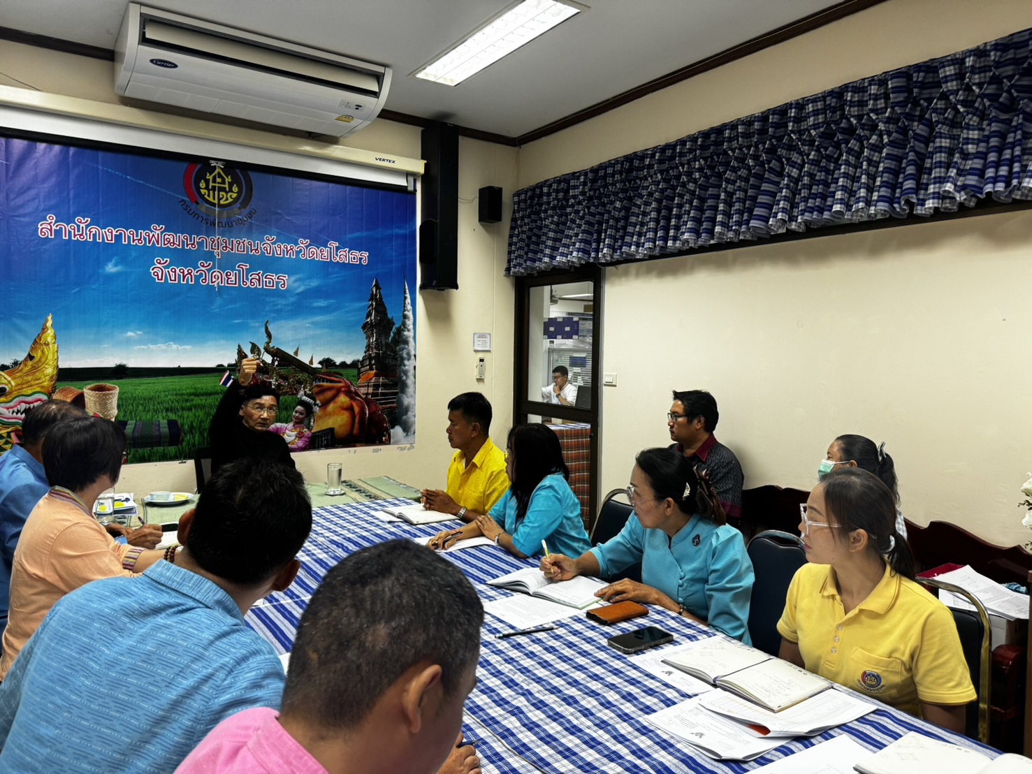 รองผู้ว่าราชการจังหวัดยโสธร ติดตามความก้าวหน้าในการขับเคลื่อนการดำเนินงานของสำนักงานพัฒนา ชุมชนจังหวัดยโสธร