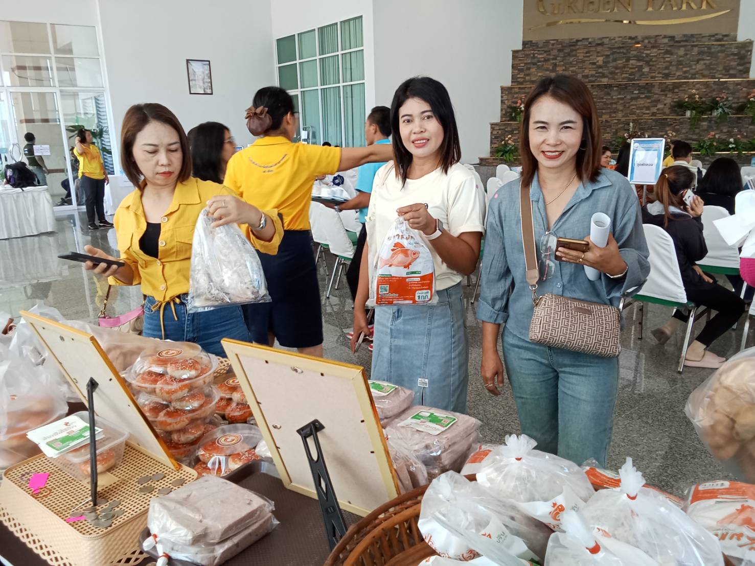 พช.ยโสธร ร่วมพิธีเปิดงานมหกรรมแก้หนี้ สร้างวิถีแห่งความเป็นธรรมครั้งที่ 17 จังหวัดยโสธร