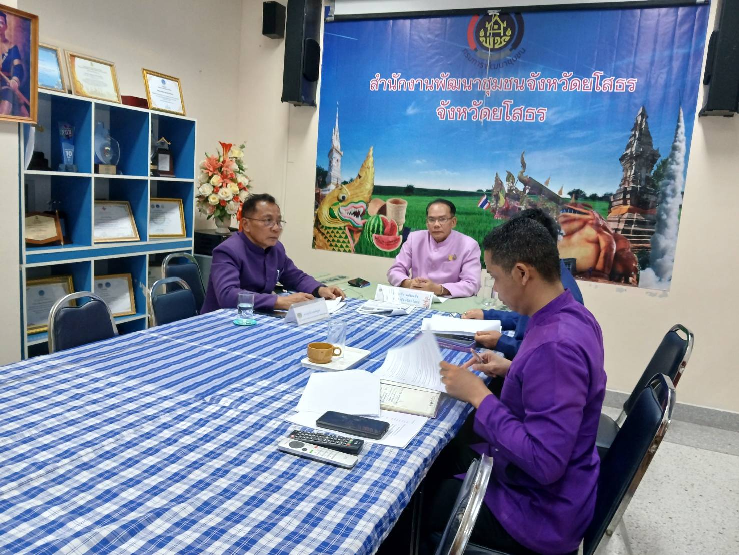 พช.ยโสธร : ร่วมประชุมคณะทำงานขับเคลื่อนโครงการเฉลิมพระเกียรติพระบาทสมเด็จพระเจ้าอยู่หัวเจ้าอยู่หัว เนื่องในโอกาสมหามงคลเฉลิมพระชนมพรรษา 6 รอบ 28 กรกฎาคม 2567 กรมการพัฒนาชุมชน ครั้งที่ 1/2567 ผ่านระบบวีดีทัศน์ทางไกล (Video Conference)