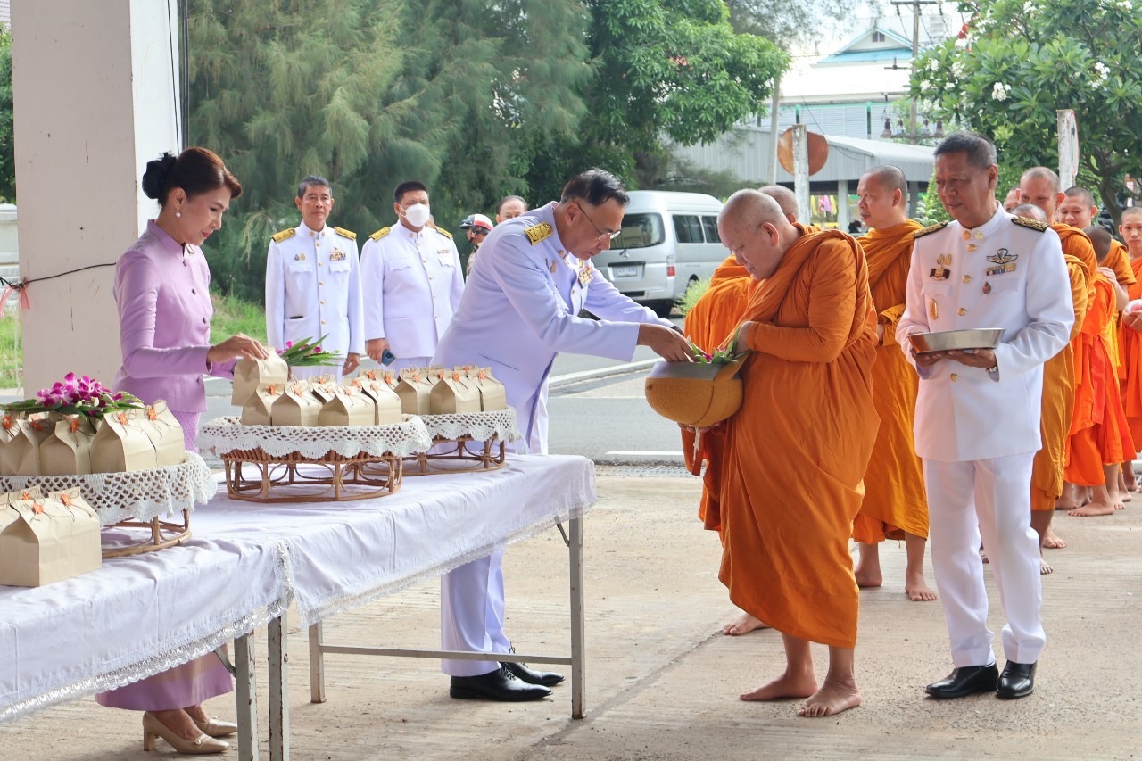 พช. ยโสธร ร่วมทำบุญตักบาตรถวายเป็นพระราชกุศล เนื่องในวันเฉลิมพระชนมพรรษา สมเด็จพระนางเจ้าฯ พระบรมราชินี