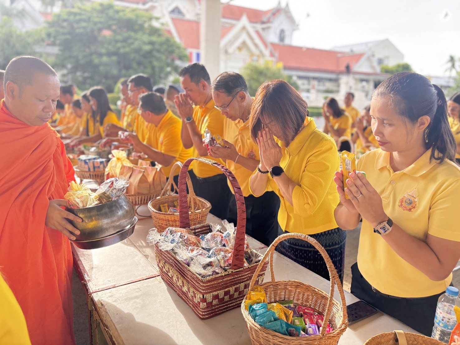 พช. ยโสธร ร่วมทำบุญตักบาตรถวายพระราชกุศล เนื่องในกิจกรรมเดิน วิ่ง ปั่น ธงตราสัญลักษณ์ งานเฉลิมพระเกียรติพระบาทสมเด็จพระเจ้าอยู่หัว เนื่องในโอกาสพระราชพิธีมหามงคล เฉลิมพระชนมพรรษา 6 รอบ 28 กรกฎาคม 2567