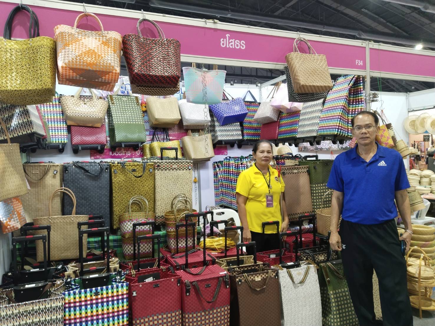 พช.ยโสธร นำผลิตภัณฑ์ สินค้า OTOP จังหวัดยโสธร เข้าร่วม OTOP Midyear 2024 “หลากหลายผลิตภัณฑ์ สีสันภูมิปัญญาไทย”